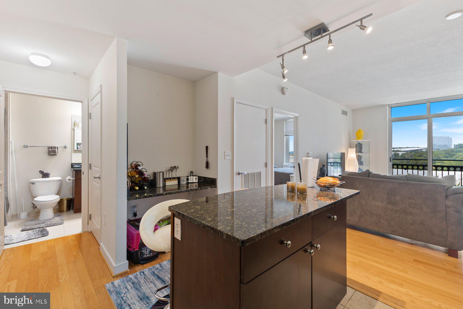 155 POTOMAC PASSAGE 817
