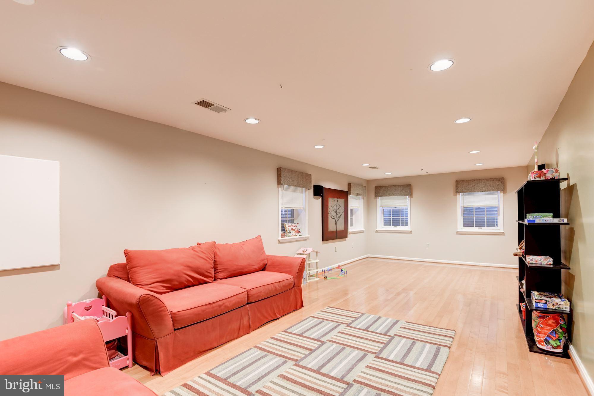 FAIRFAX STATION - Residential