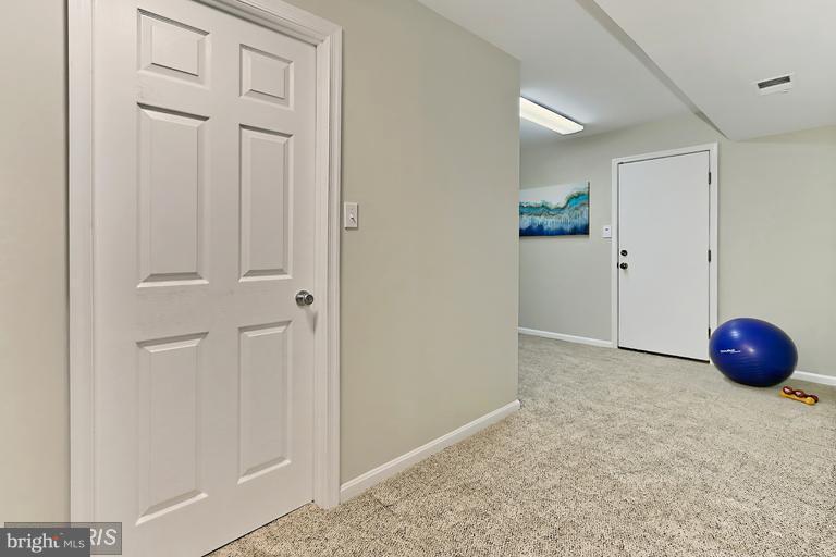 STRATTON WOODS - Residential Lease