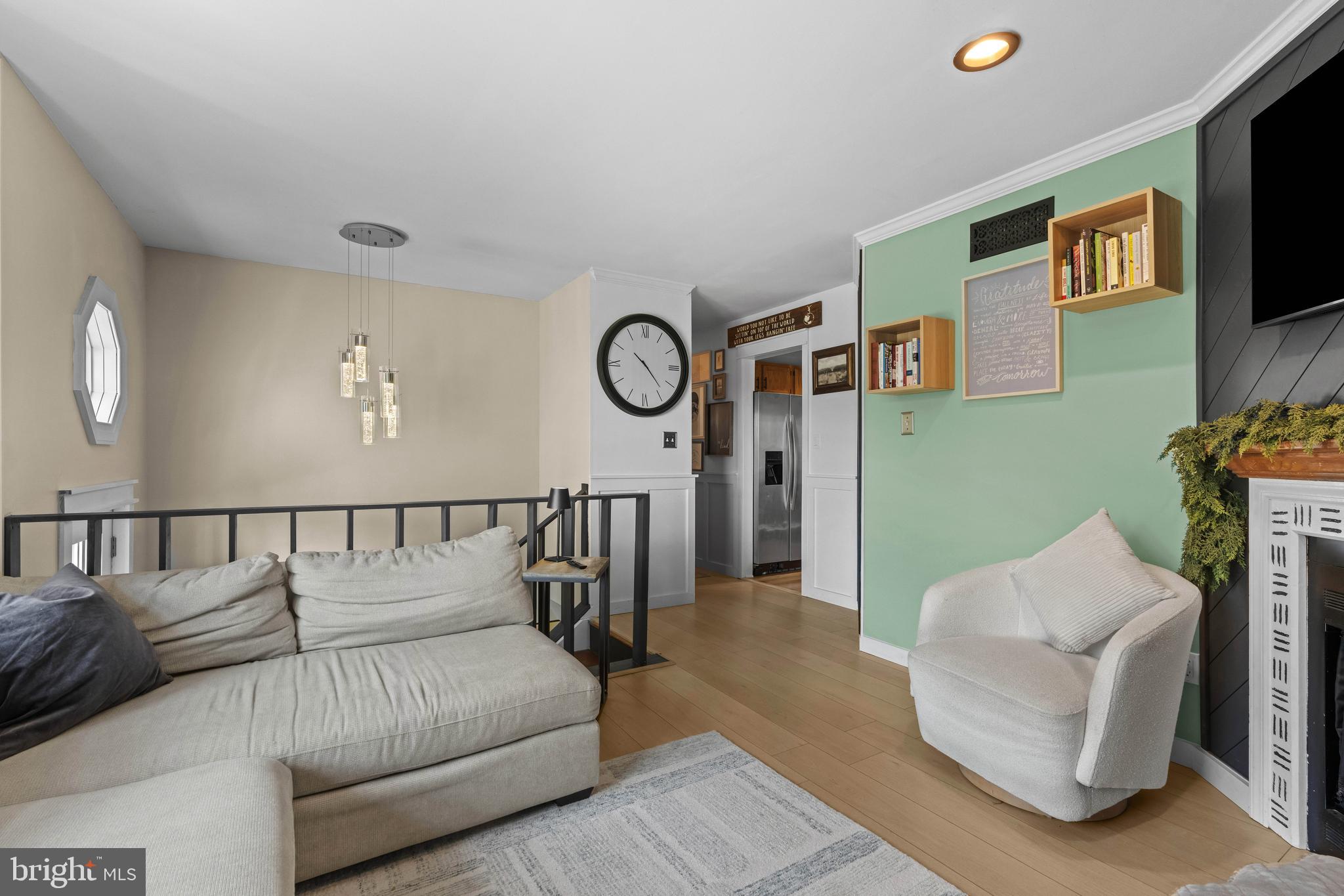 336 E VILLAGE ROAD