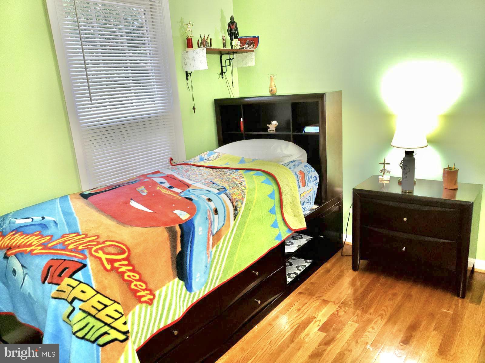 COMPTON VALLEY ESTATES - Residential Lease