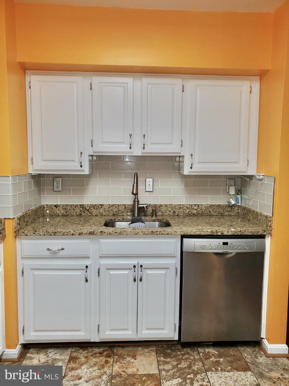 COMPTON VALLEY ESTATES - Residential Lease