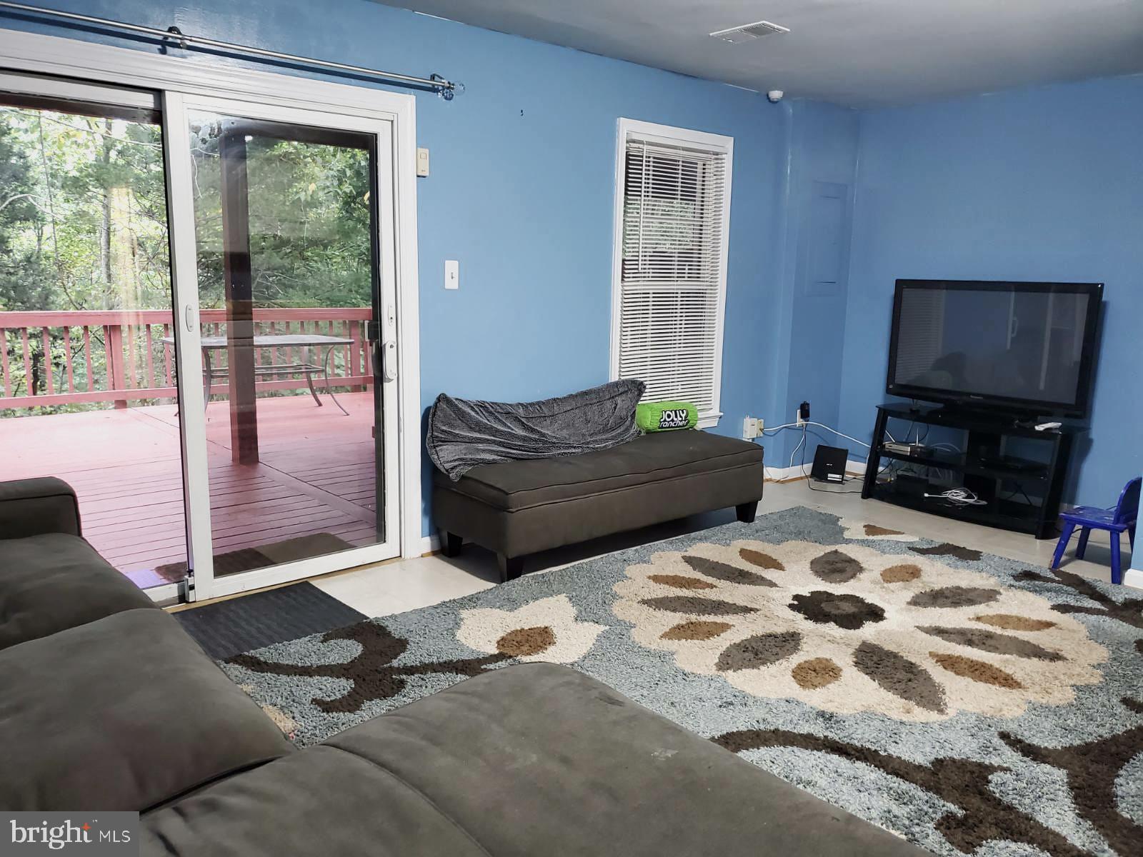 COMPTON VALLEY ESTATES - Residential Lease