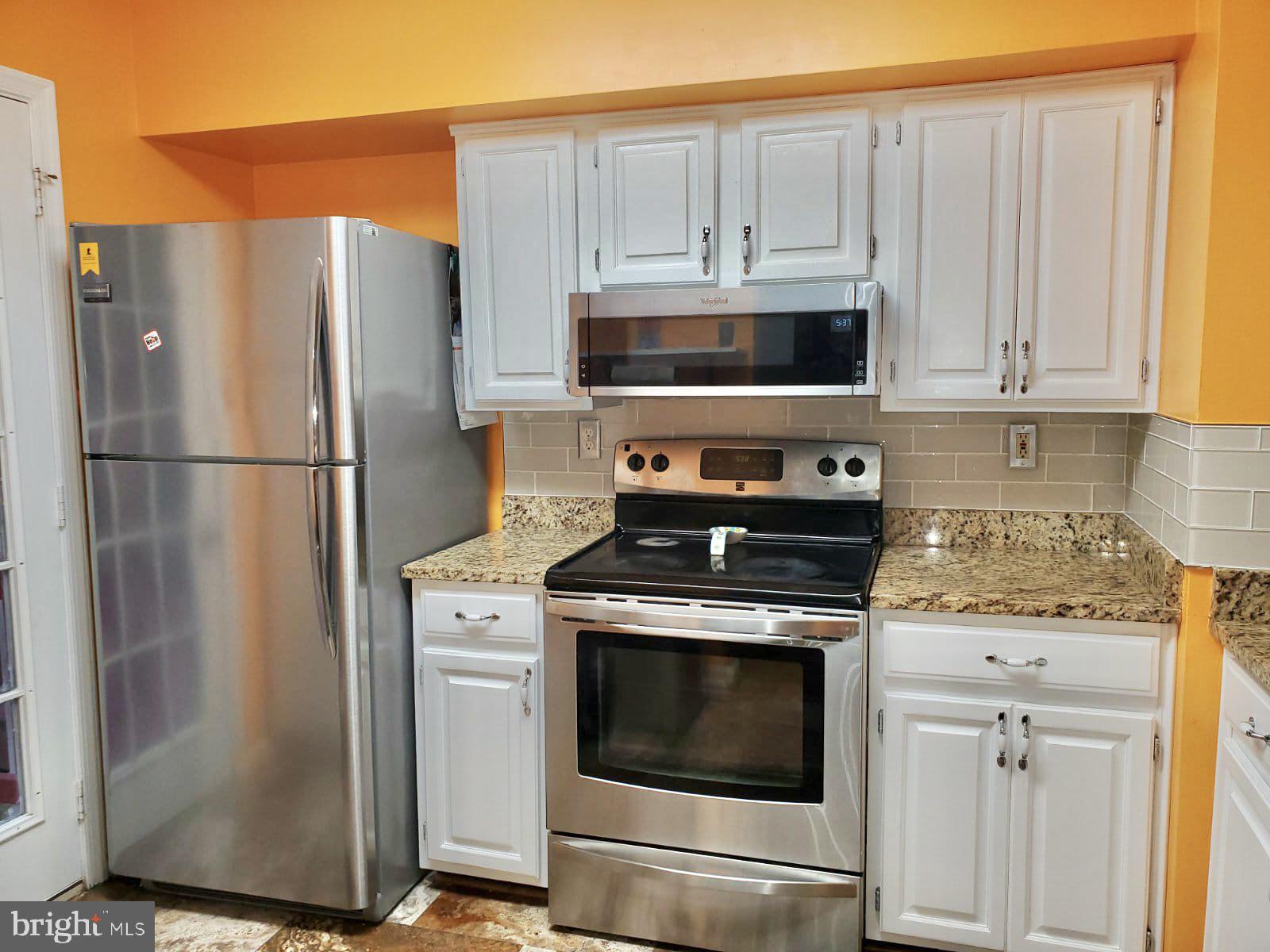 COMPTON VALLEY ESTATES - Residential Lease