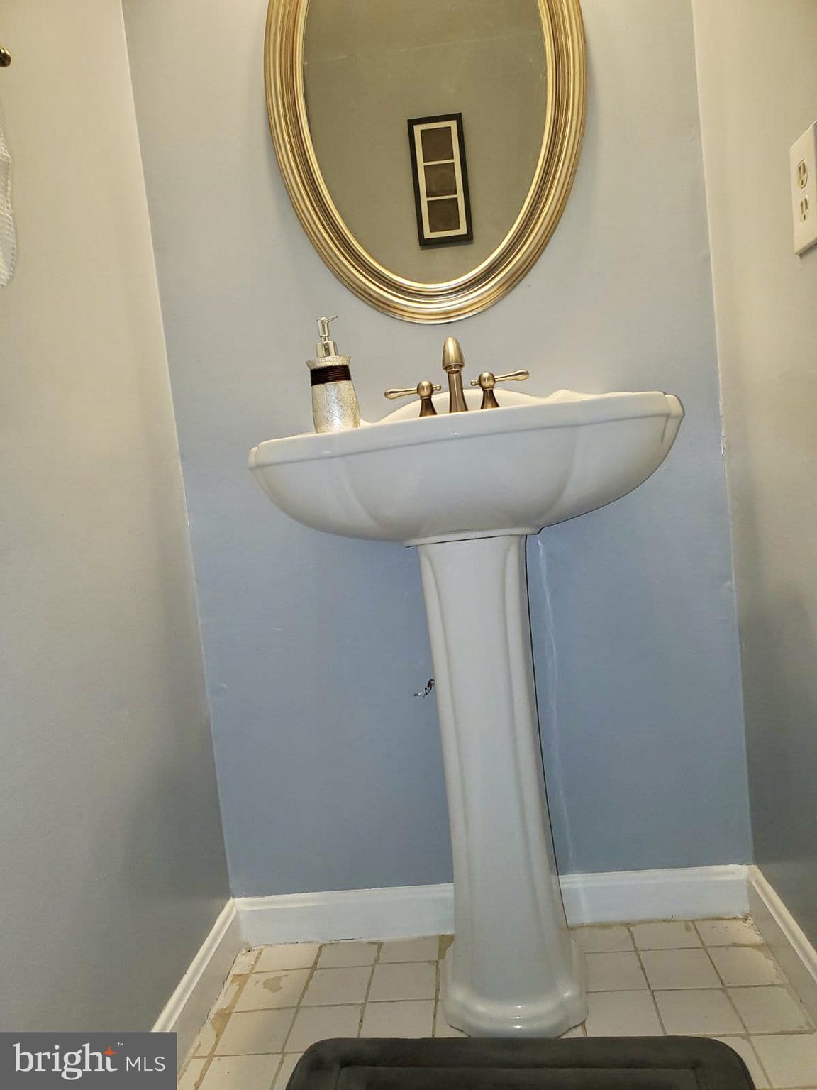 COMPTON VALLEY ESTATES - Residential Lease