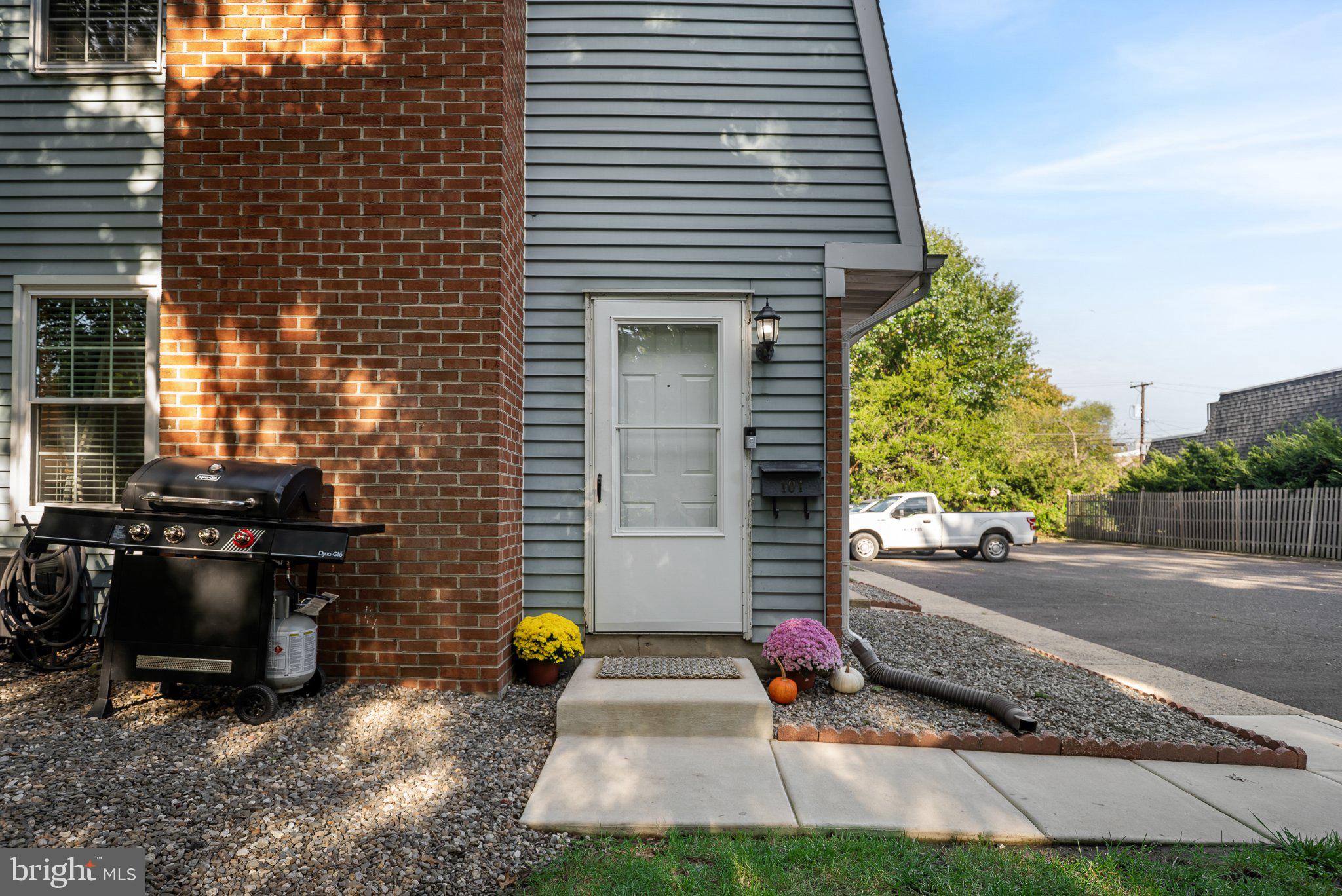 303 DAWSON STREET 101