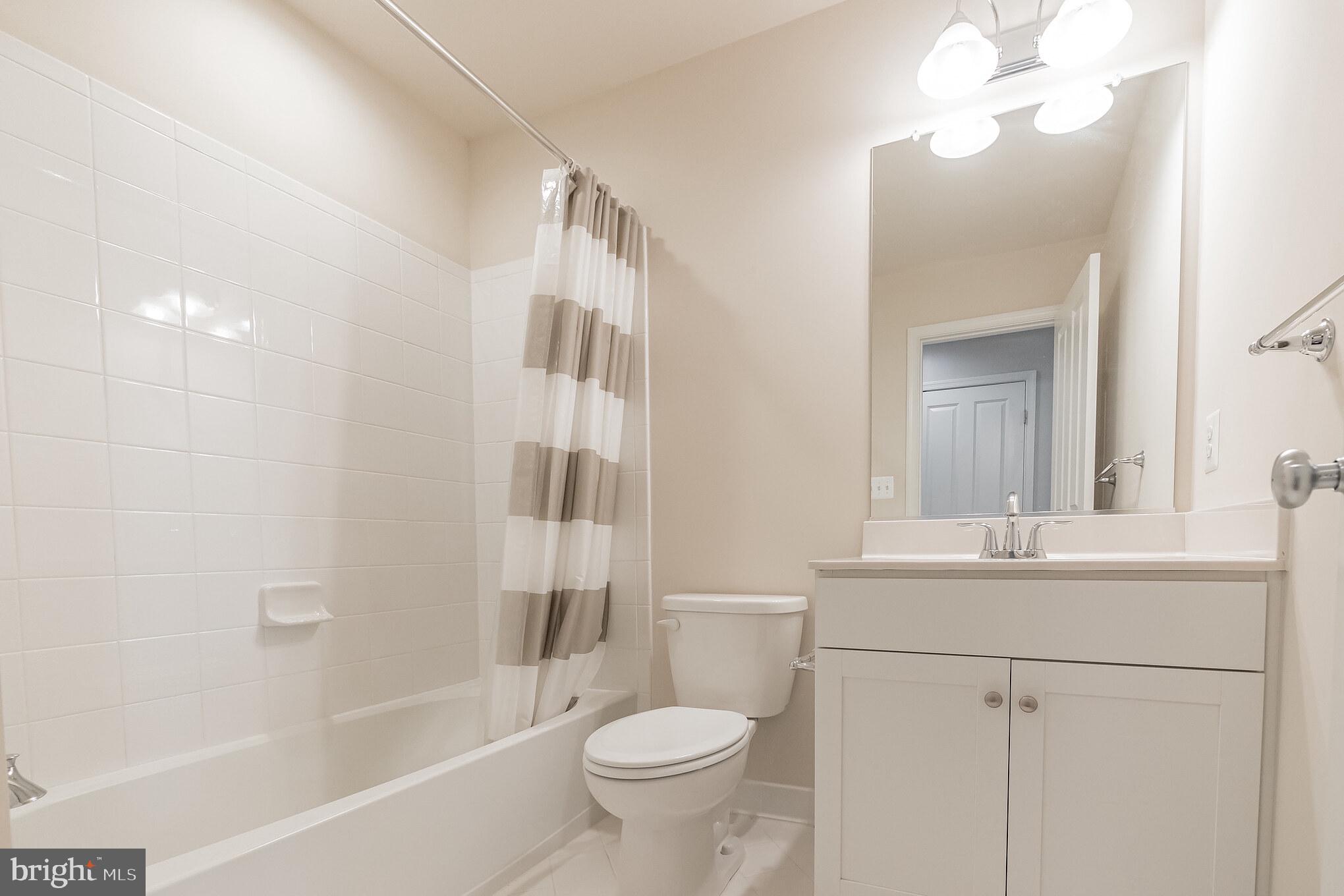 LANDSDALE - Residential Lease