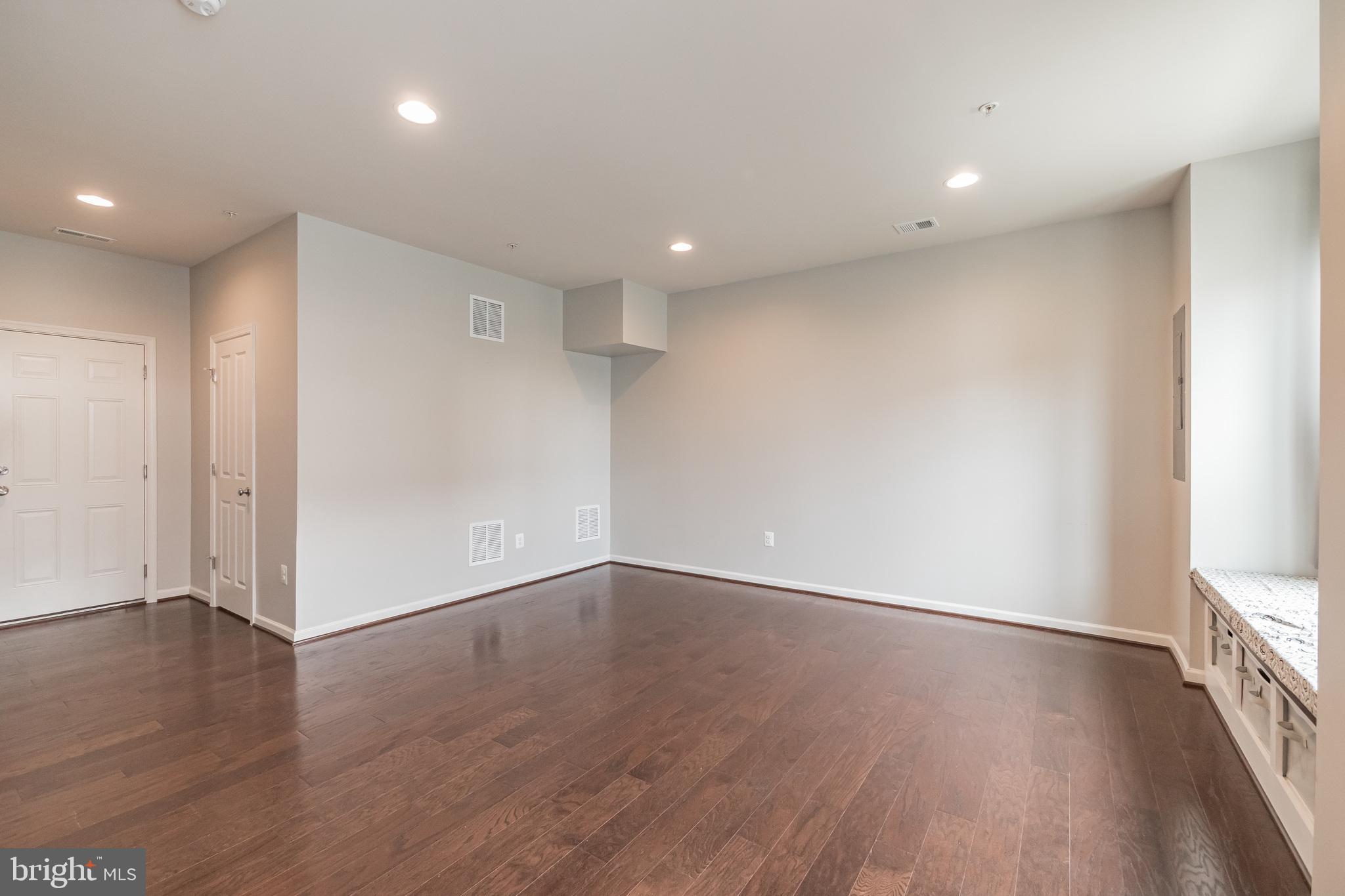 LANDSDALE - Residential Lease