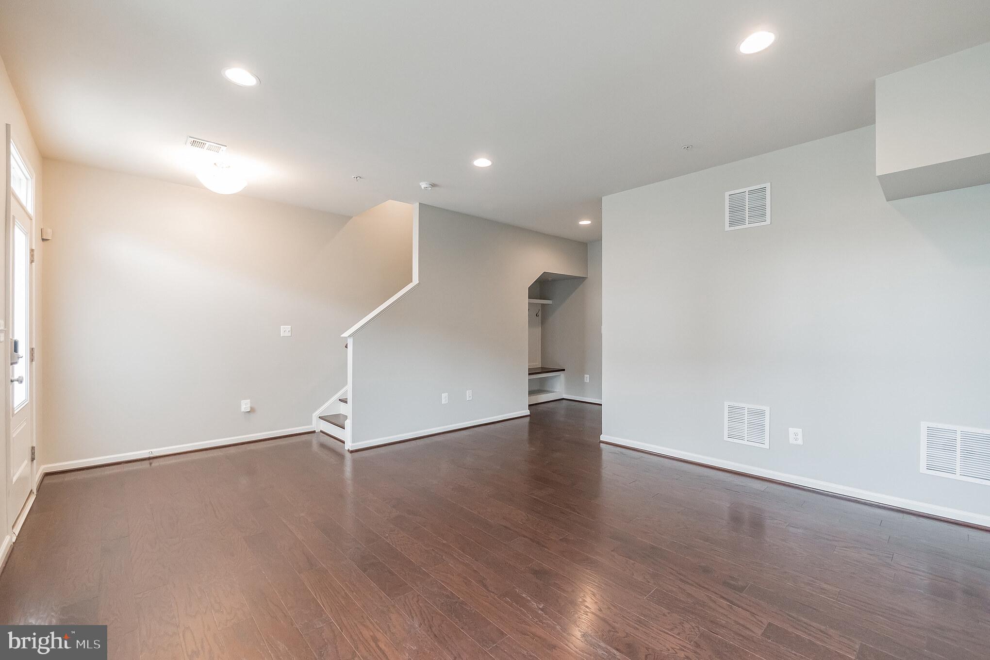 LANDSDALE - Residential Lease