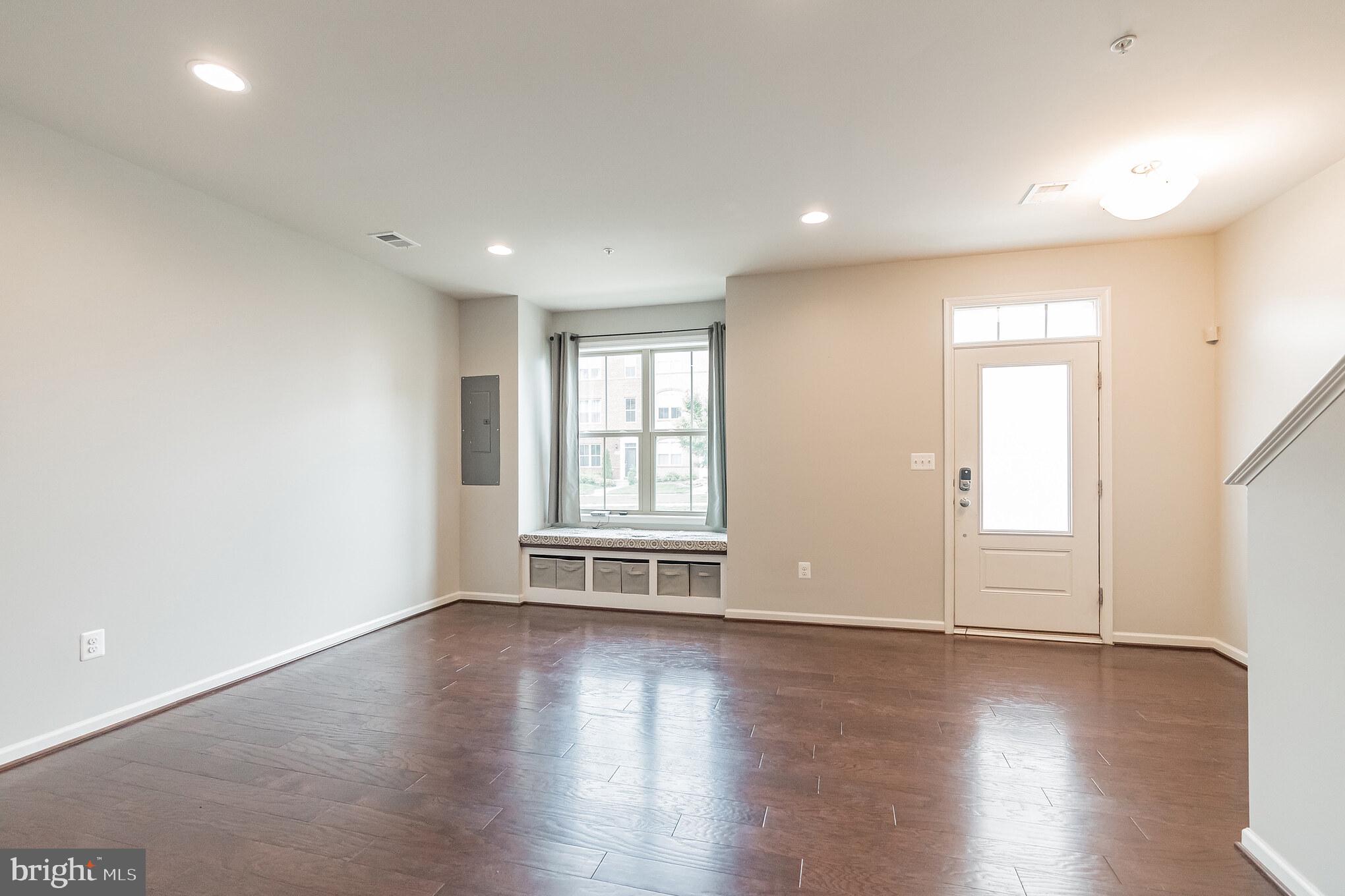 LANDSDALE - Residential Lease