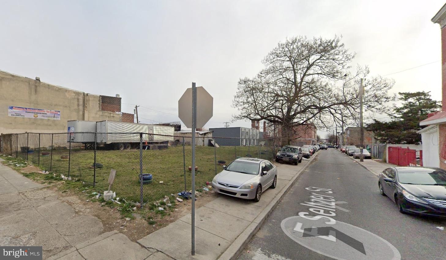 16 foot Wide end of row Lot surrounded by new Construction. 16'x53' Vacant lot. 853 sq ft.
