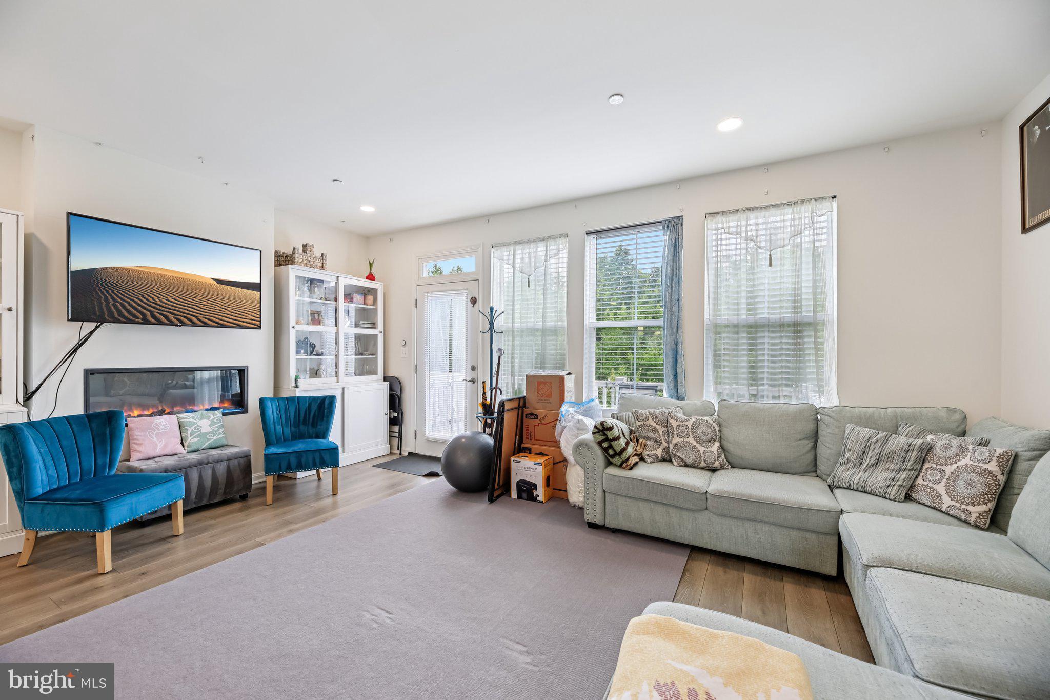 HYDE PARK OVERLOOK - Residential