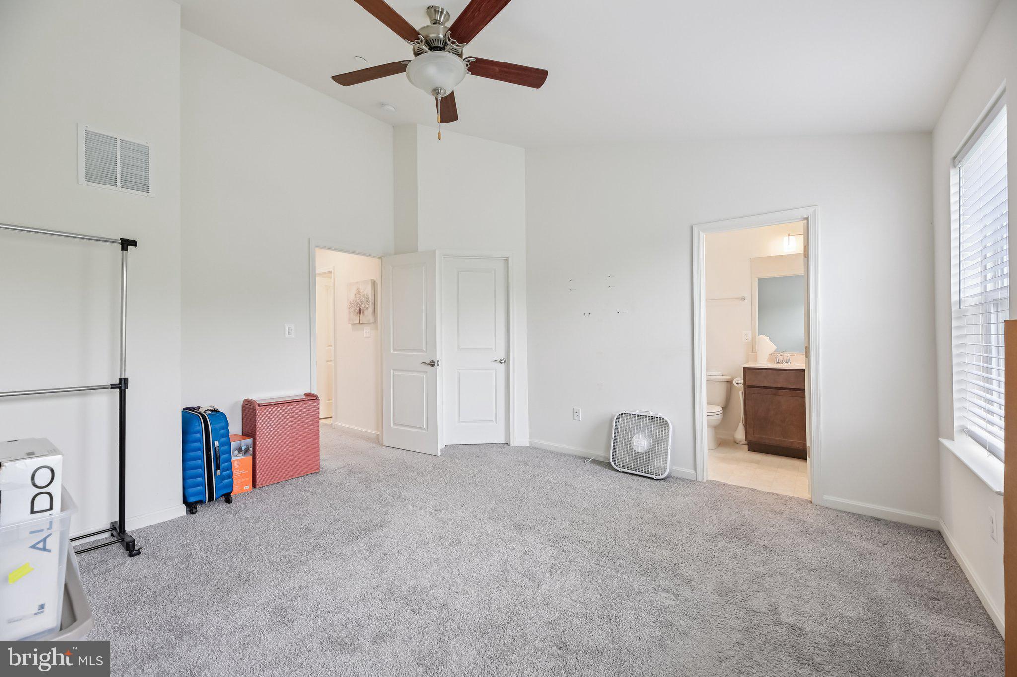 HYDE PARK OVERLOOK - Residential