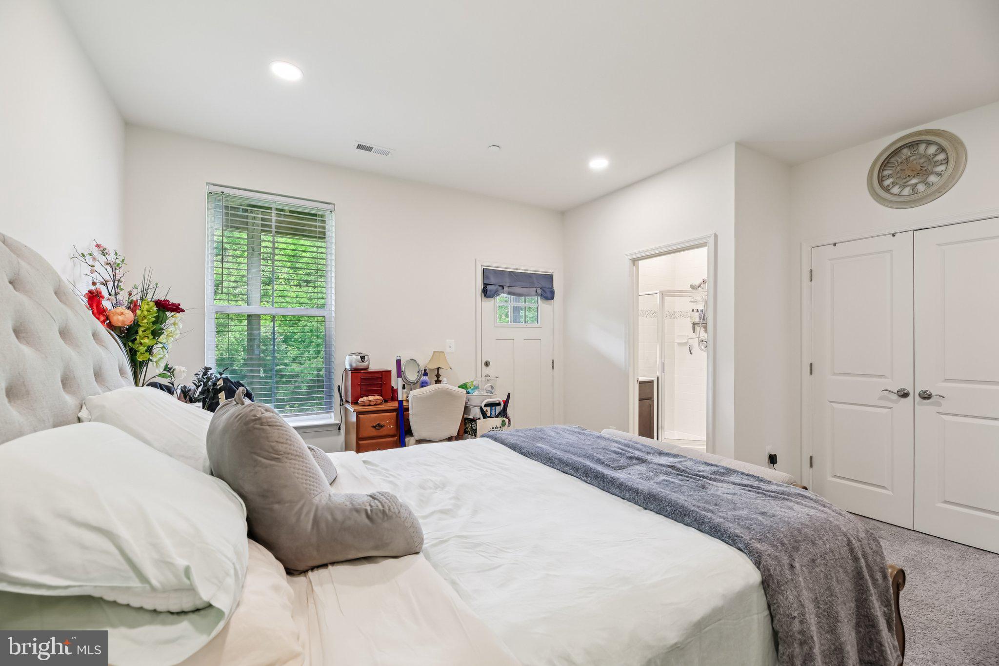 HYDE PARK OVERLOOK - Residential