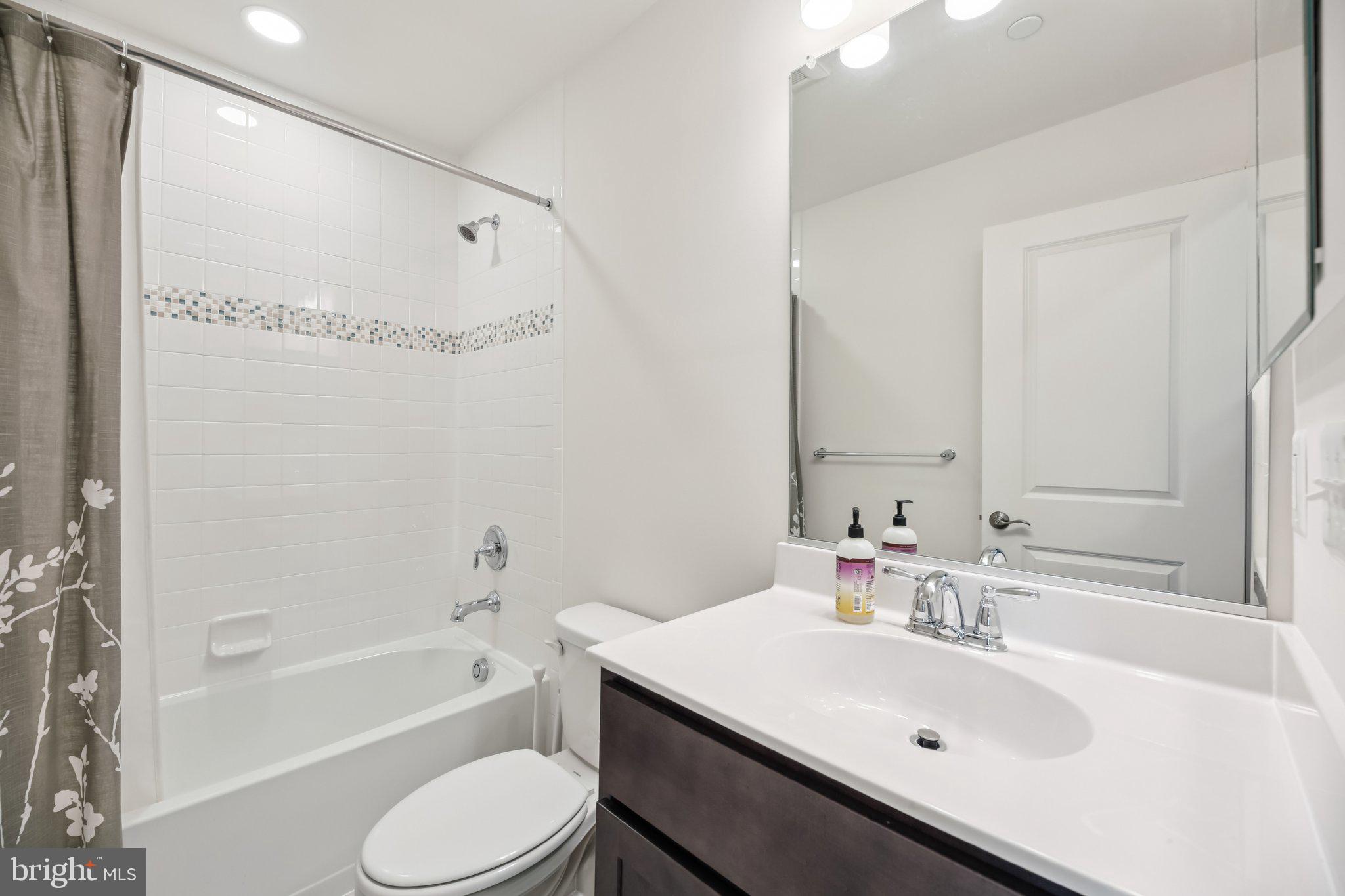 HYDE PARK OVERLOOK - Residential