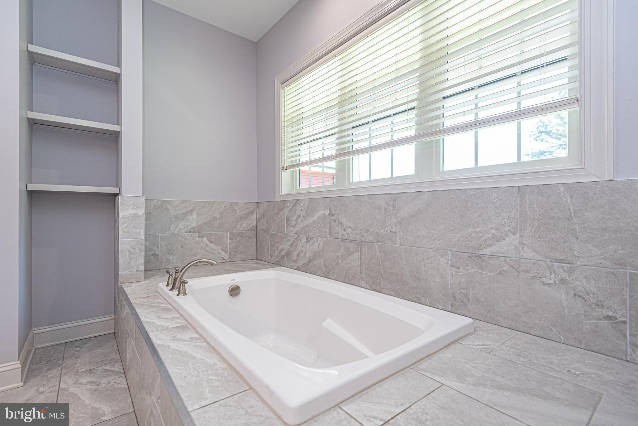 KINGSTON RIDGE - Residential
