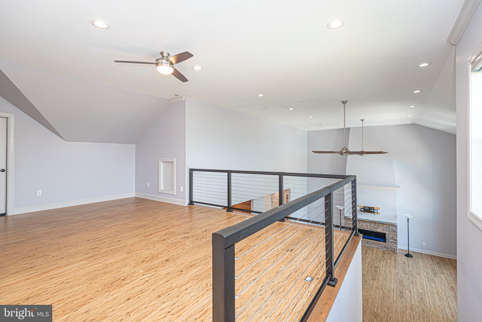 KINGSTON RIDGE - Residential