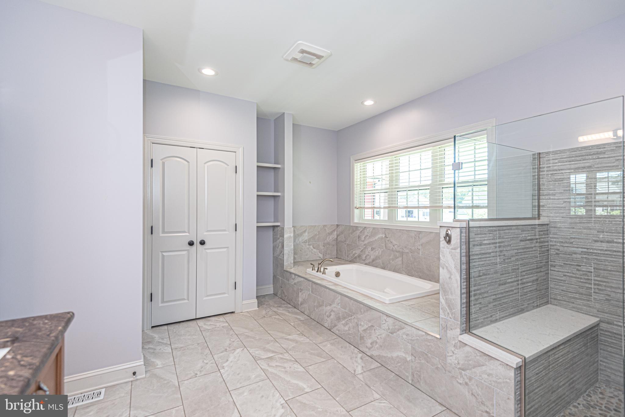 KINGSTON RIDGE - Residential