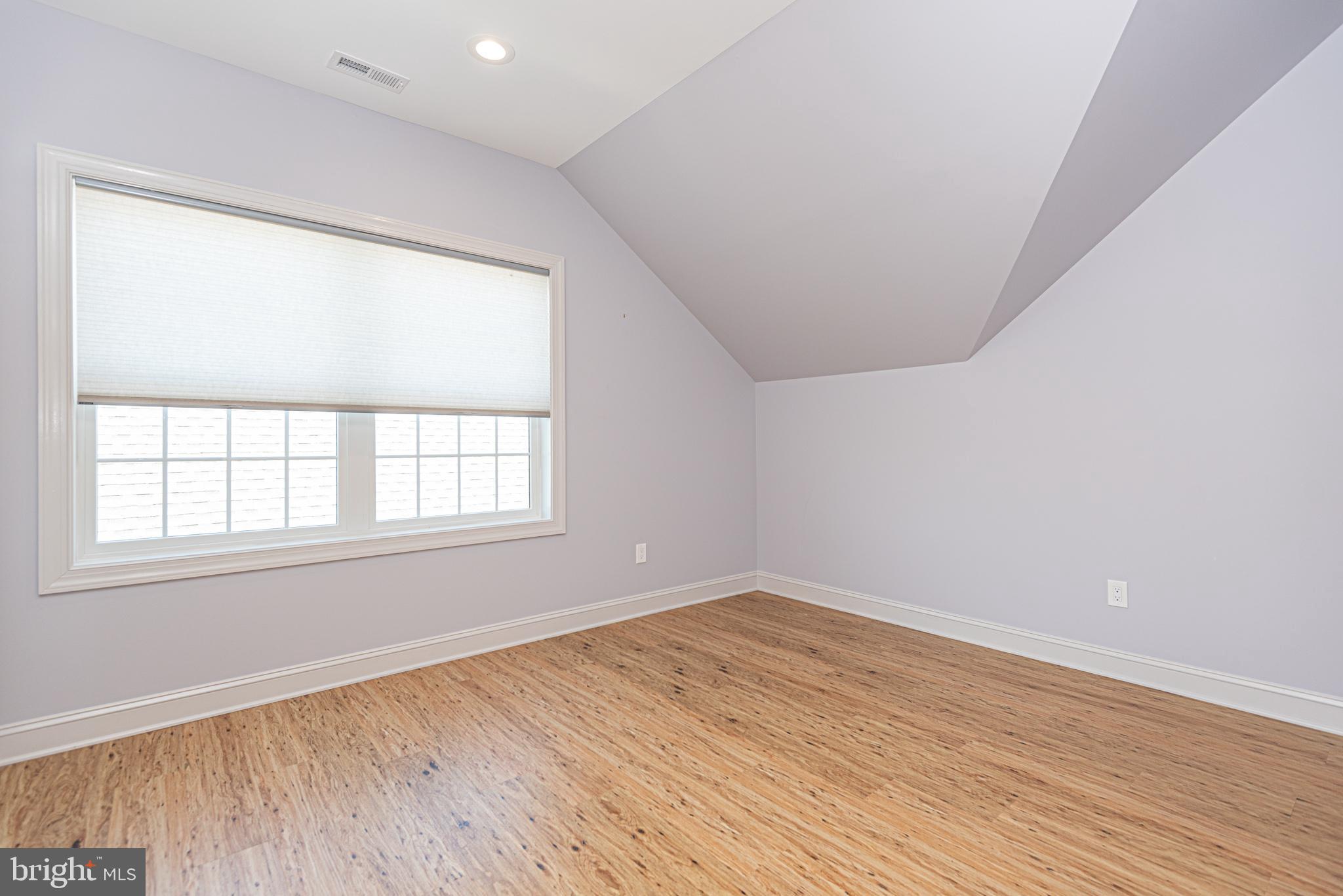 KINGSTON RIDGE - Residential