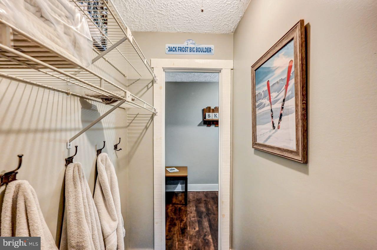 SNOW RIDGE VILLAGE - Residential