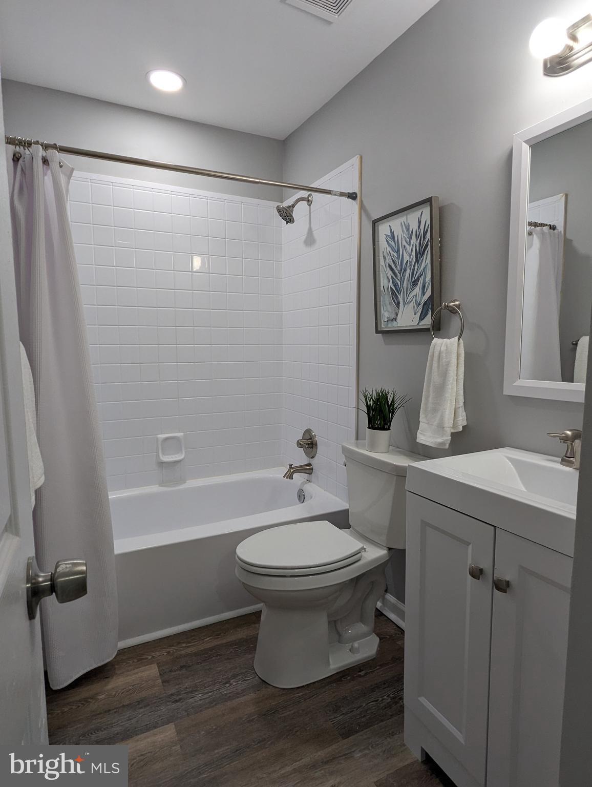 KINGS COURT - Residential