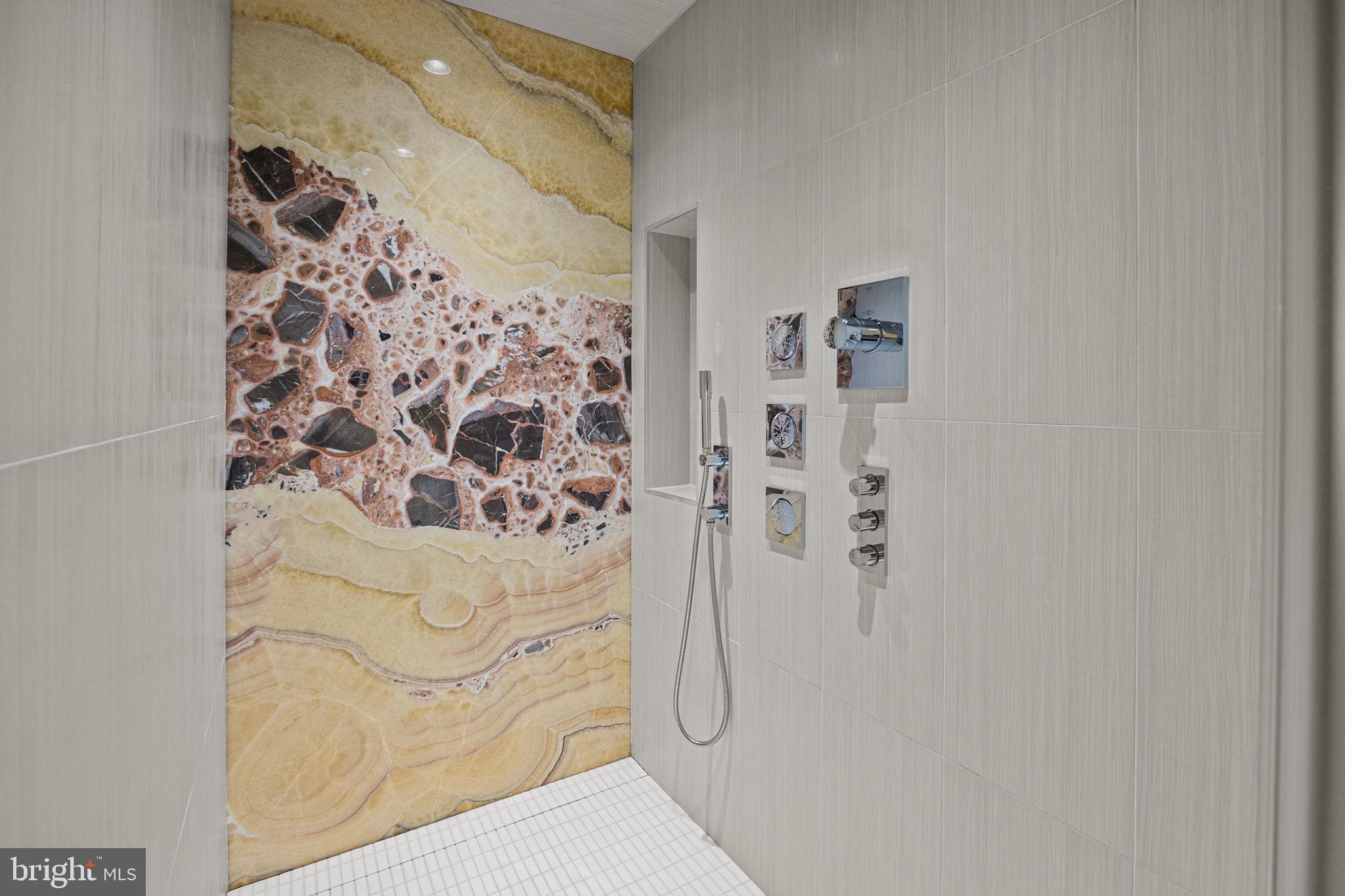 HUNTINGDON VALLEY - Residential