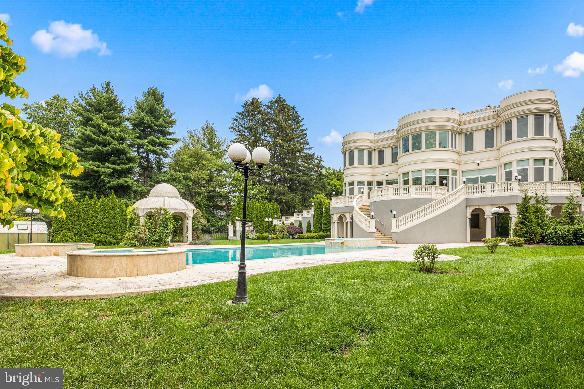 HUNTINGDON VALLEY - Residential