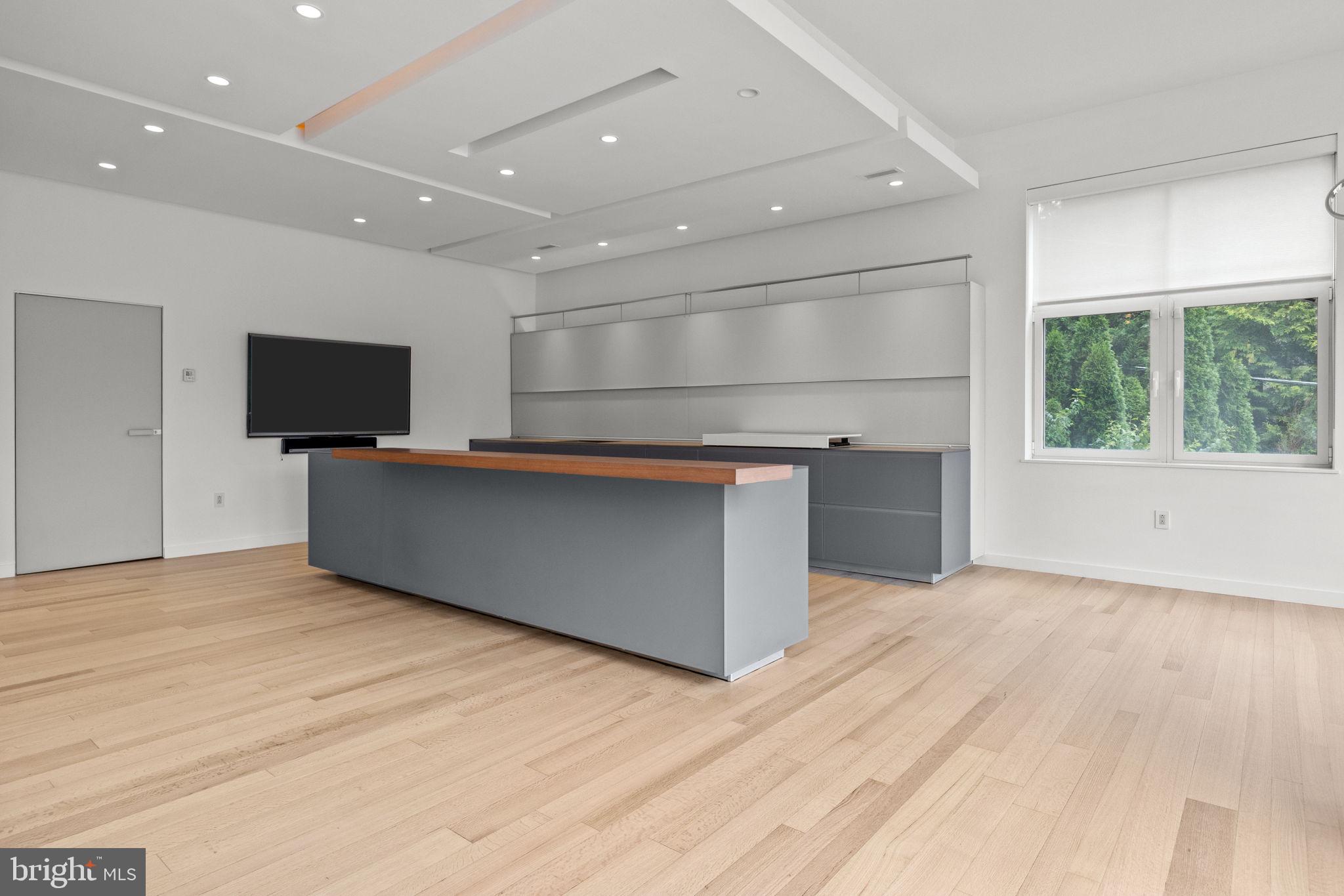 HUNTINGDON VALLEY - Residential