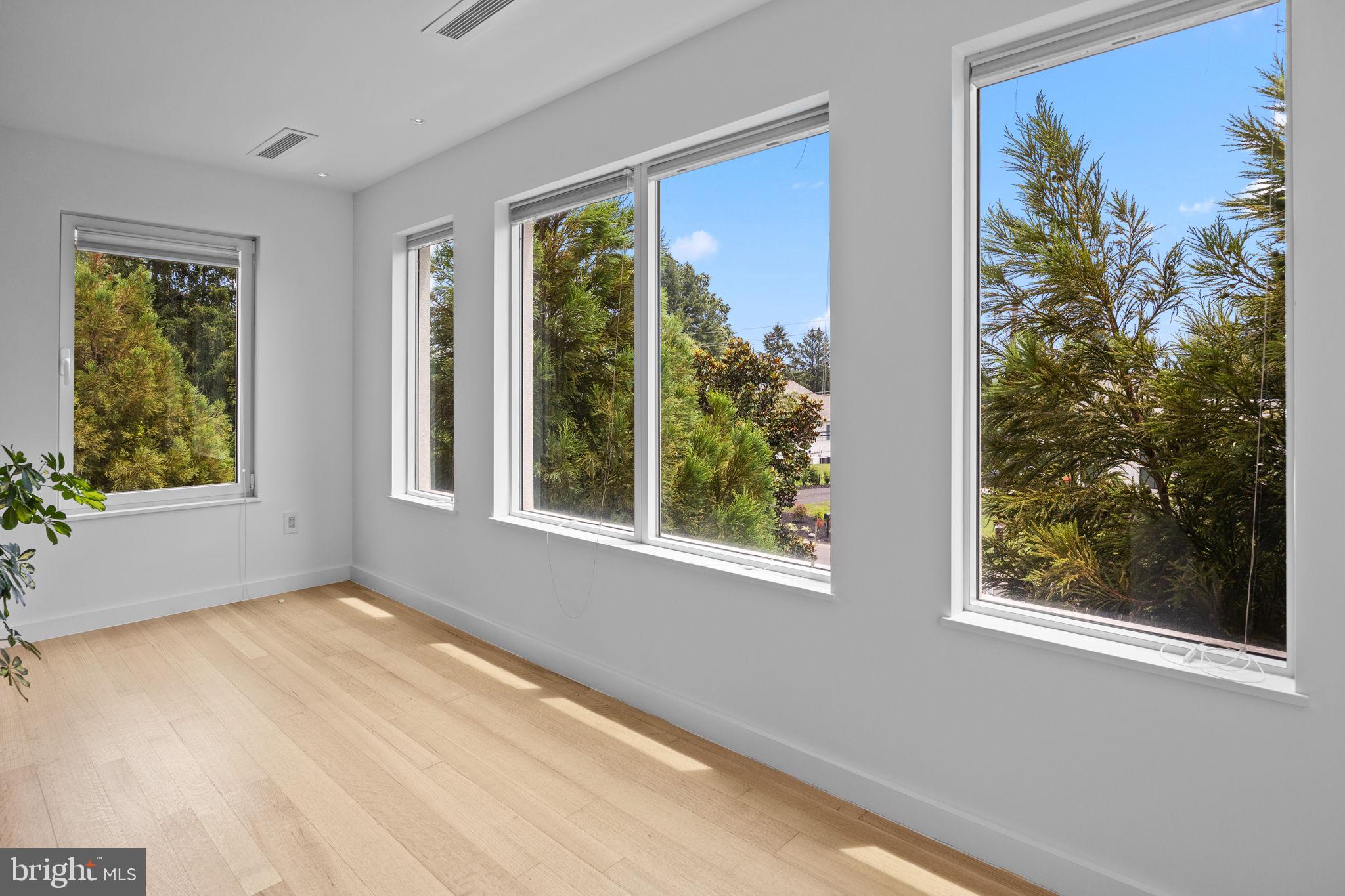 HUNTINGDON VALLEY - Residential