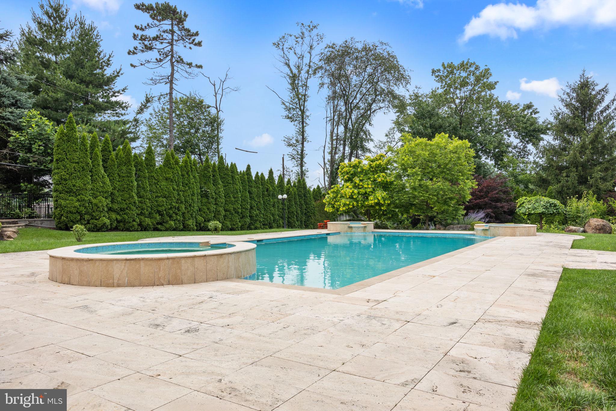 HUNTINGDON VALLEY - Residential