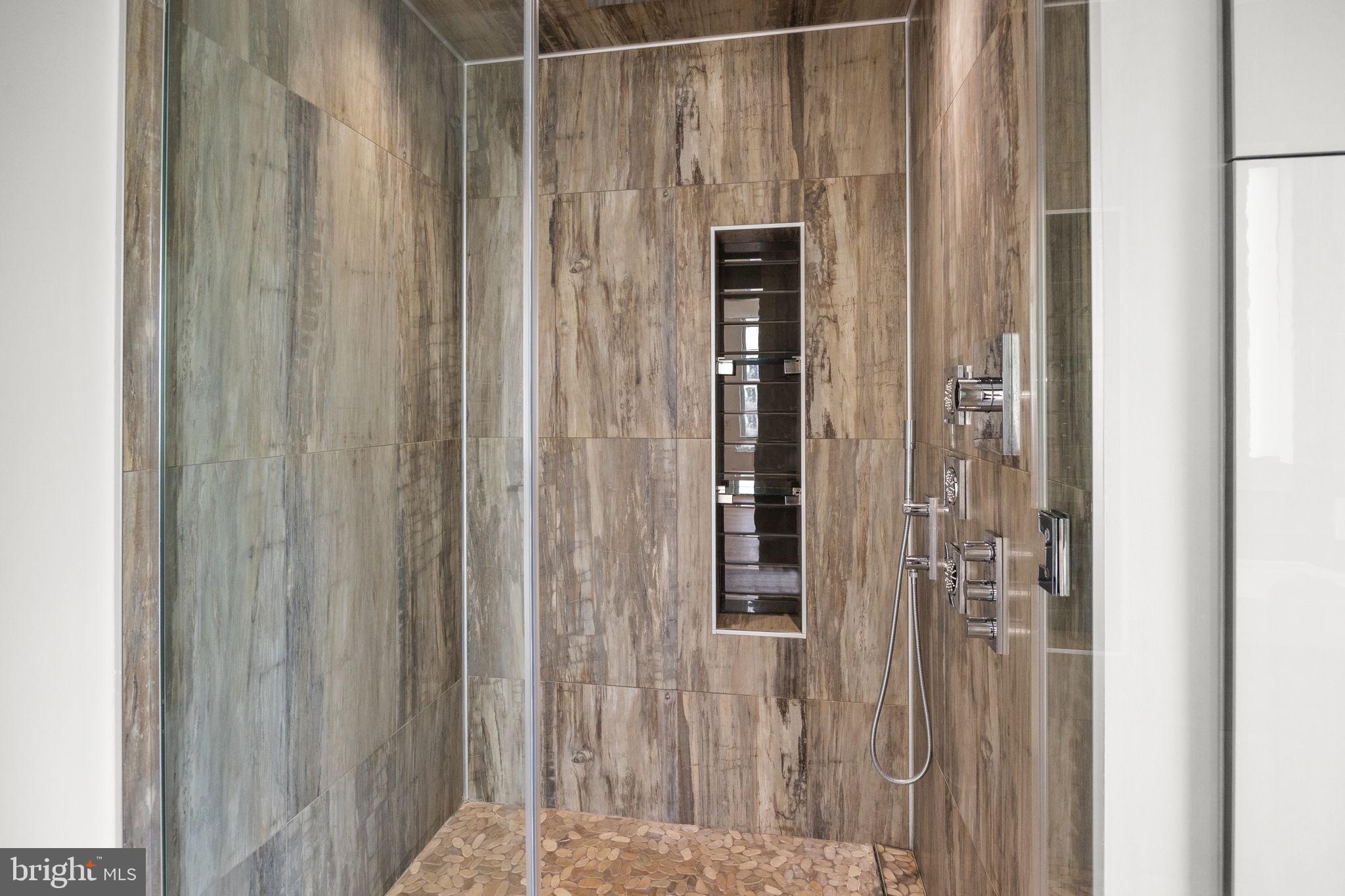 HUNTINGDON VALLEY - Residential