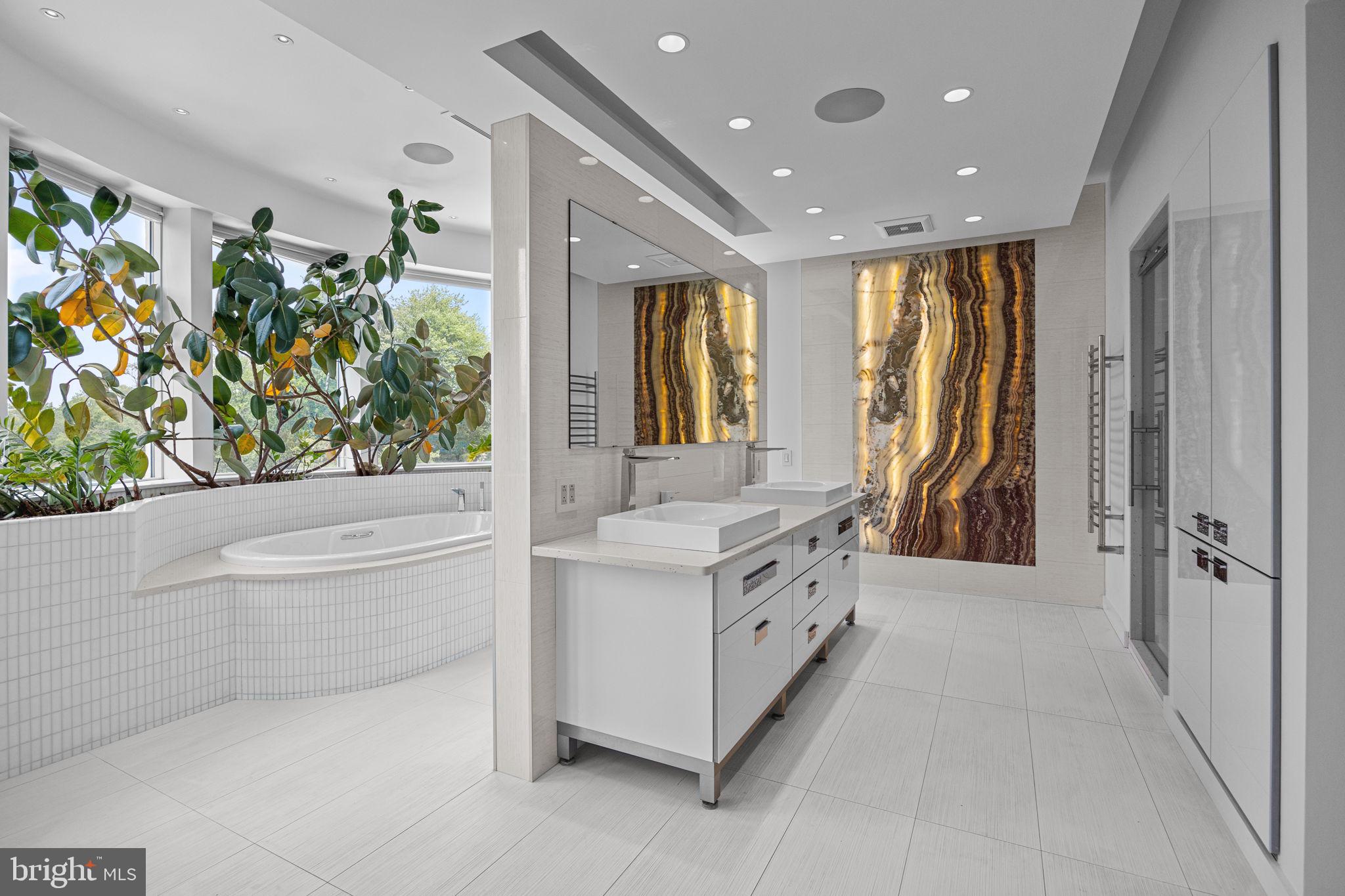 HUNTINGDON VALLEY - Residential