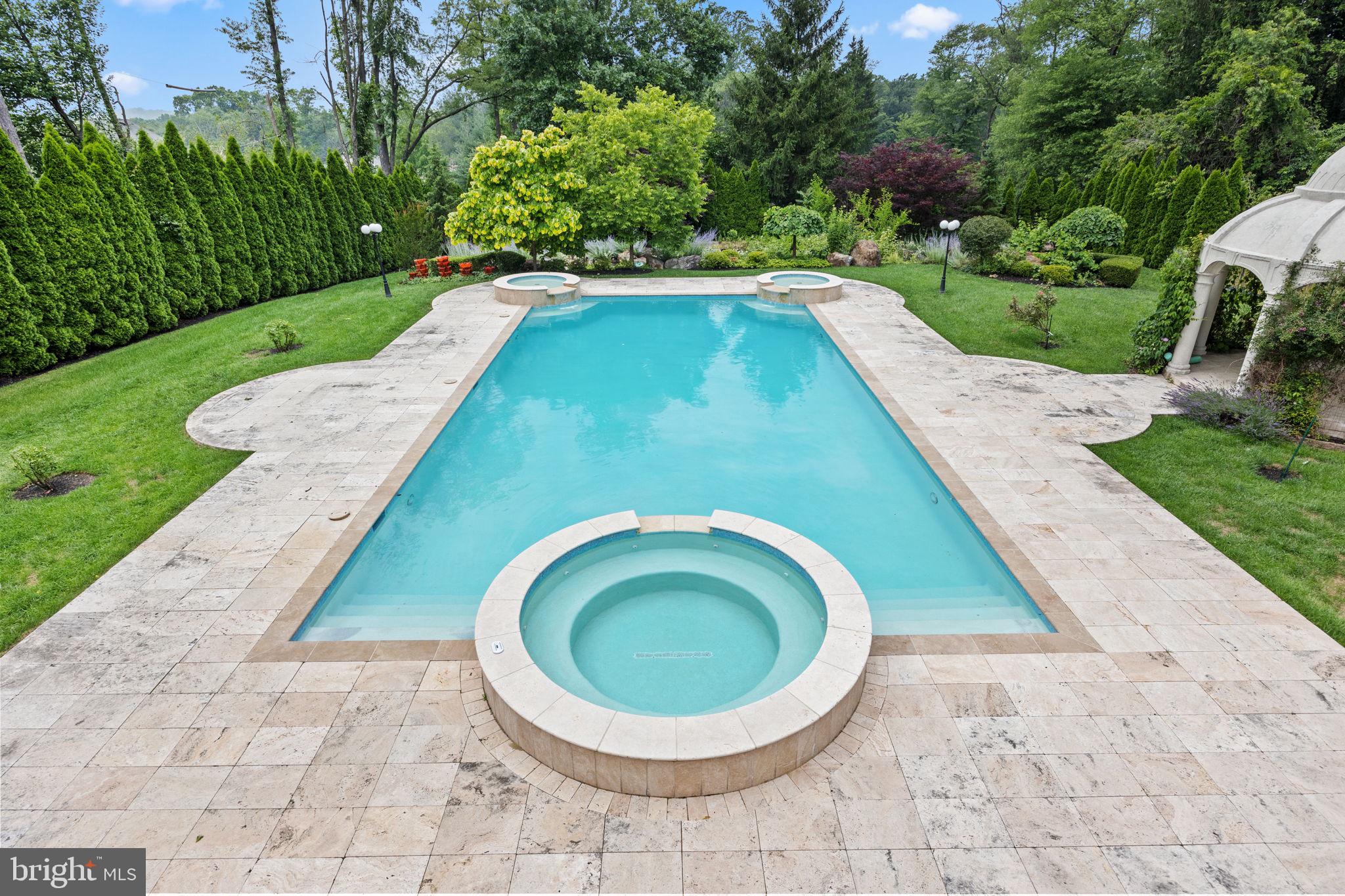 HUNTINGDON VALLEY - Residential