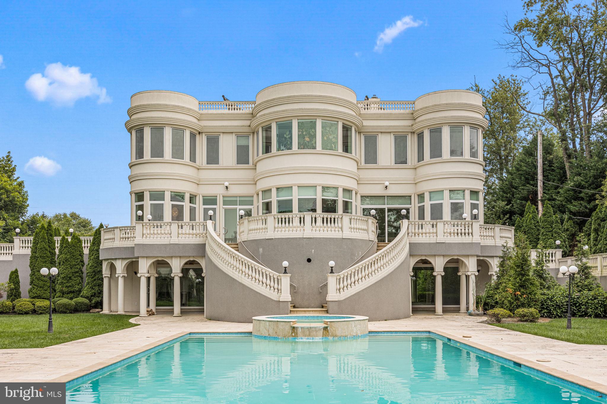 HUNTINGDON VALLEY - Residential