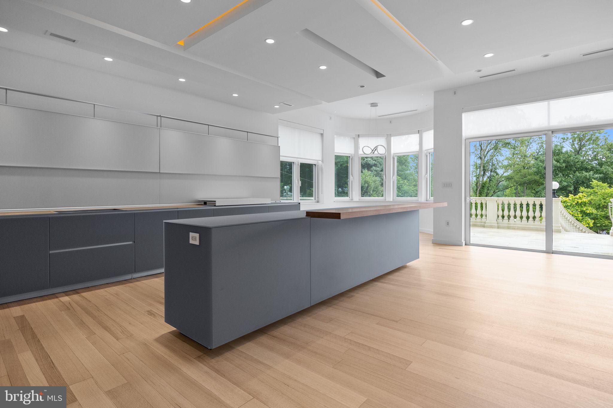 HUNTINGDON VALLEY - Residential