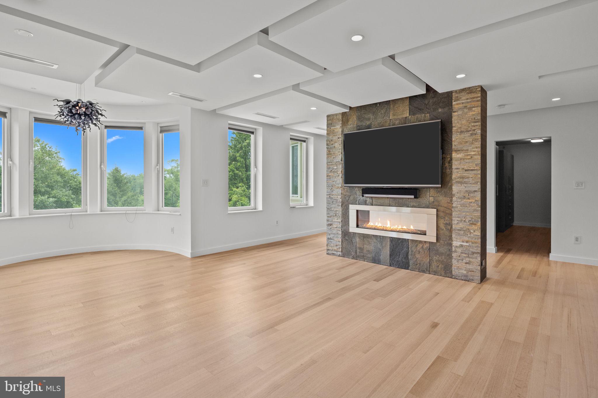 HUNTINGDON VALLEY - Residential