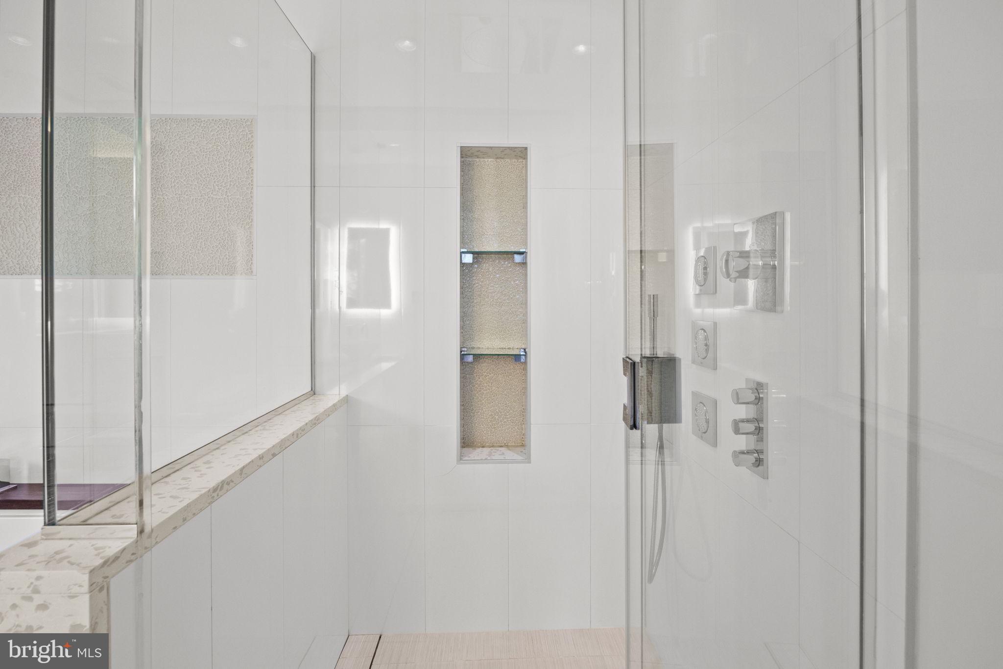 HUNTINGDON VALLEY - Residential