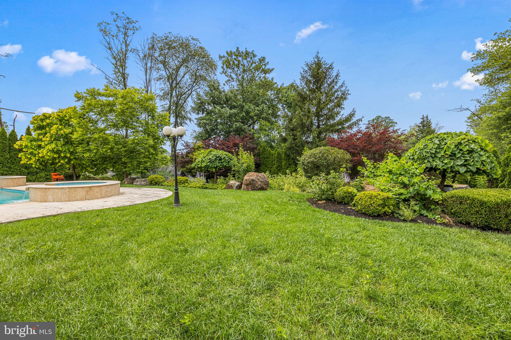 HUNTINGDON VALLEY - Residential