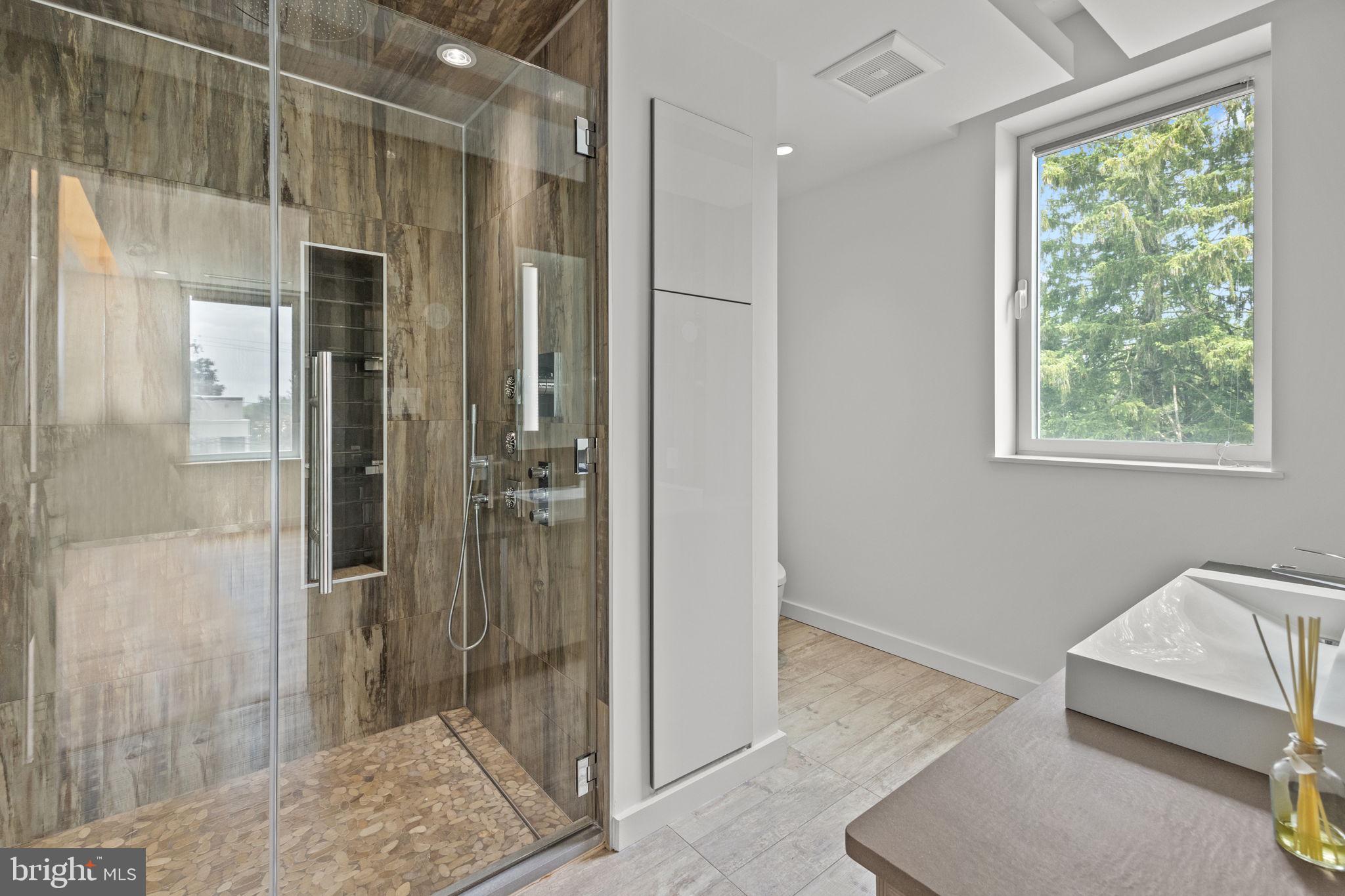 HUNTINGDON VALLEY - Residential