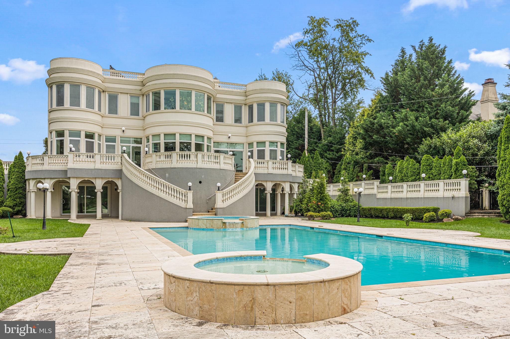 HUNTINGDON VALLEY - Residential