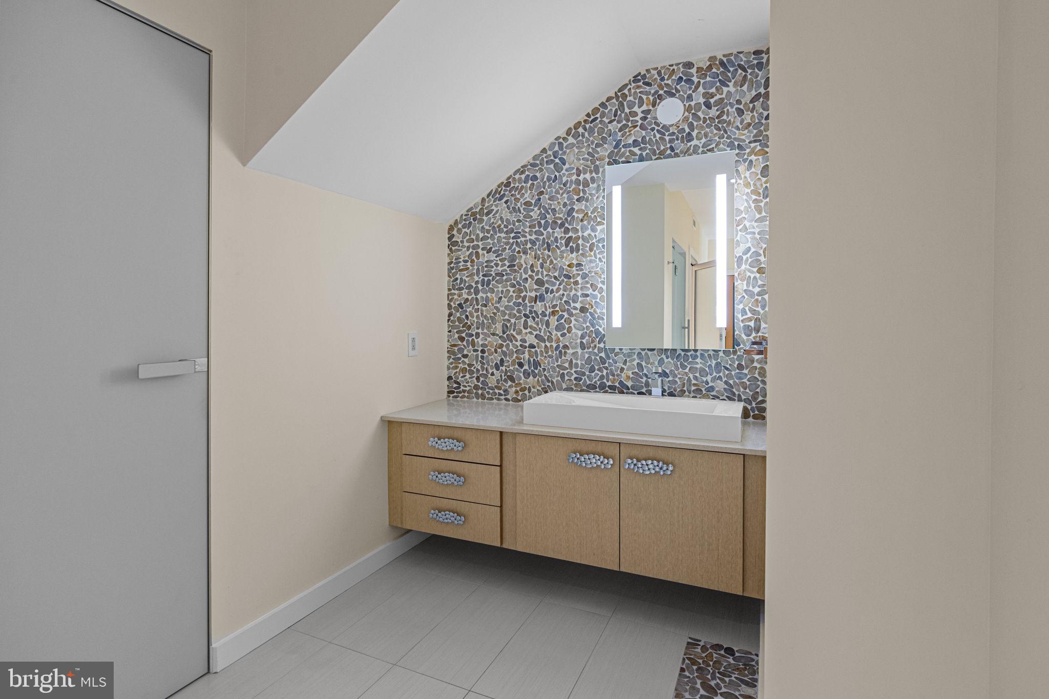 HUNTINGDON VALLEY - Residential