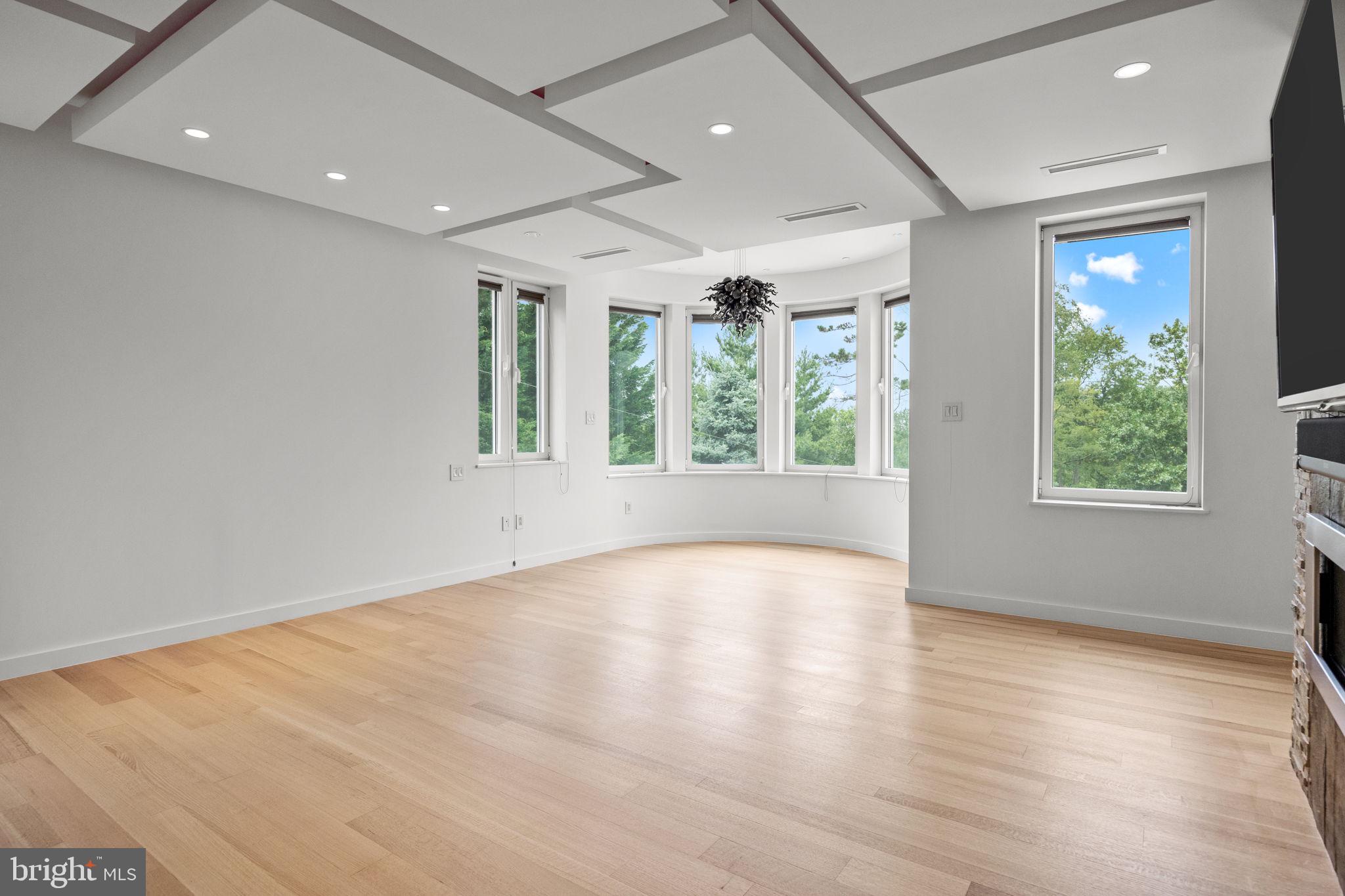 HUNTINGDON VALLEY - Residential