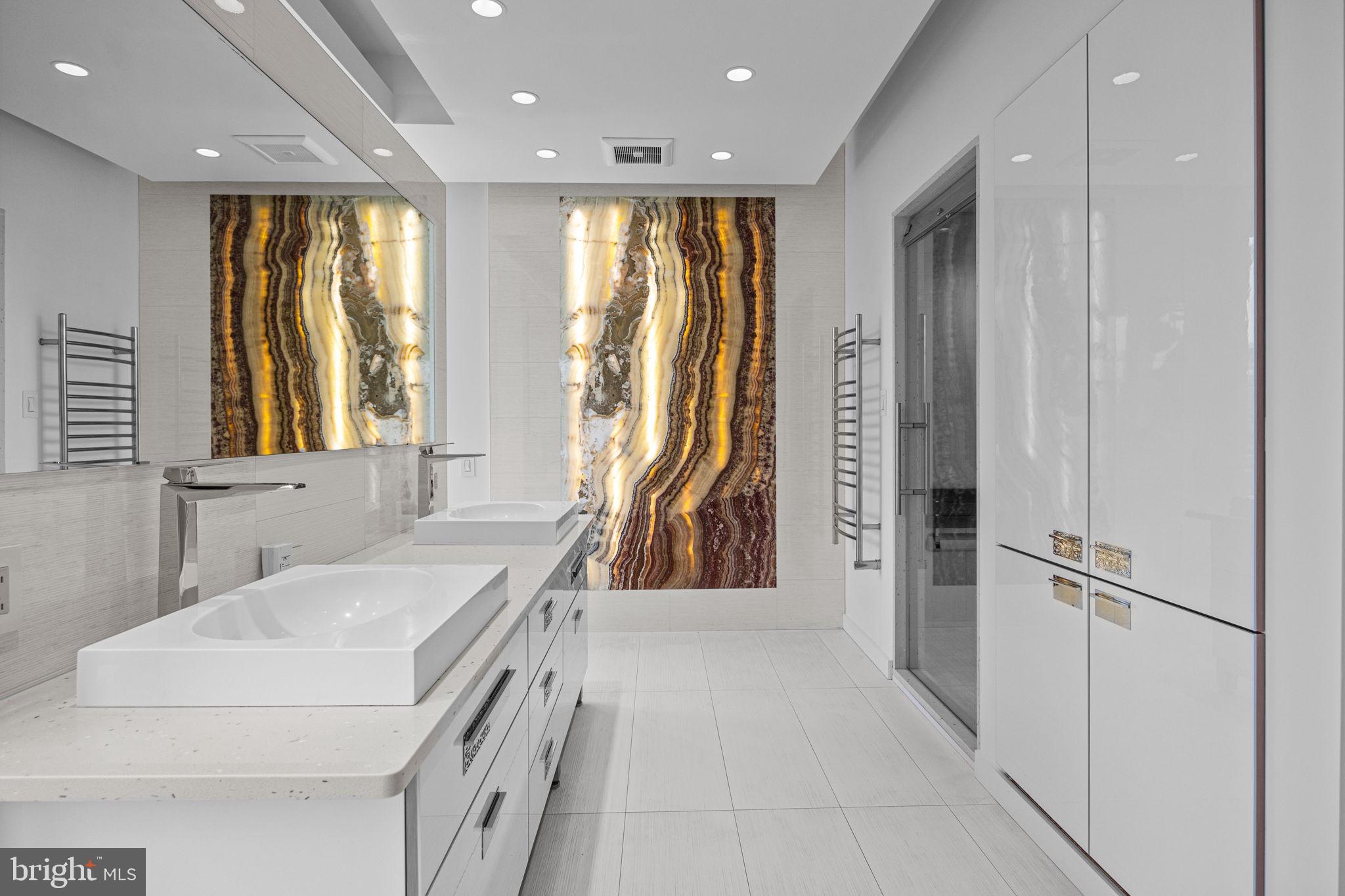 HUNTINGDON VALLEY - Residential