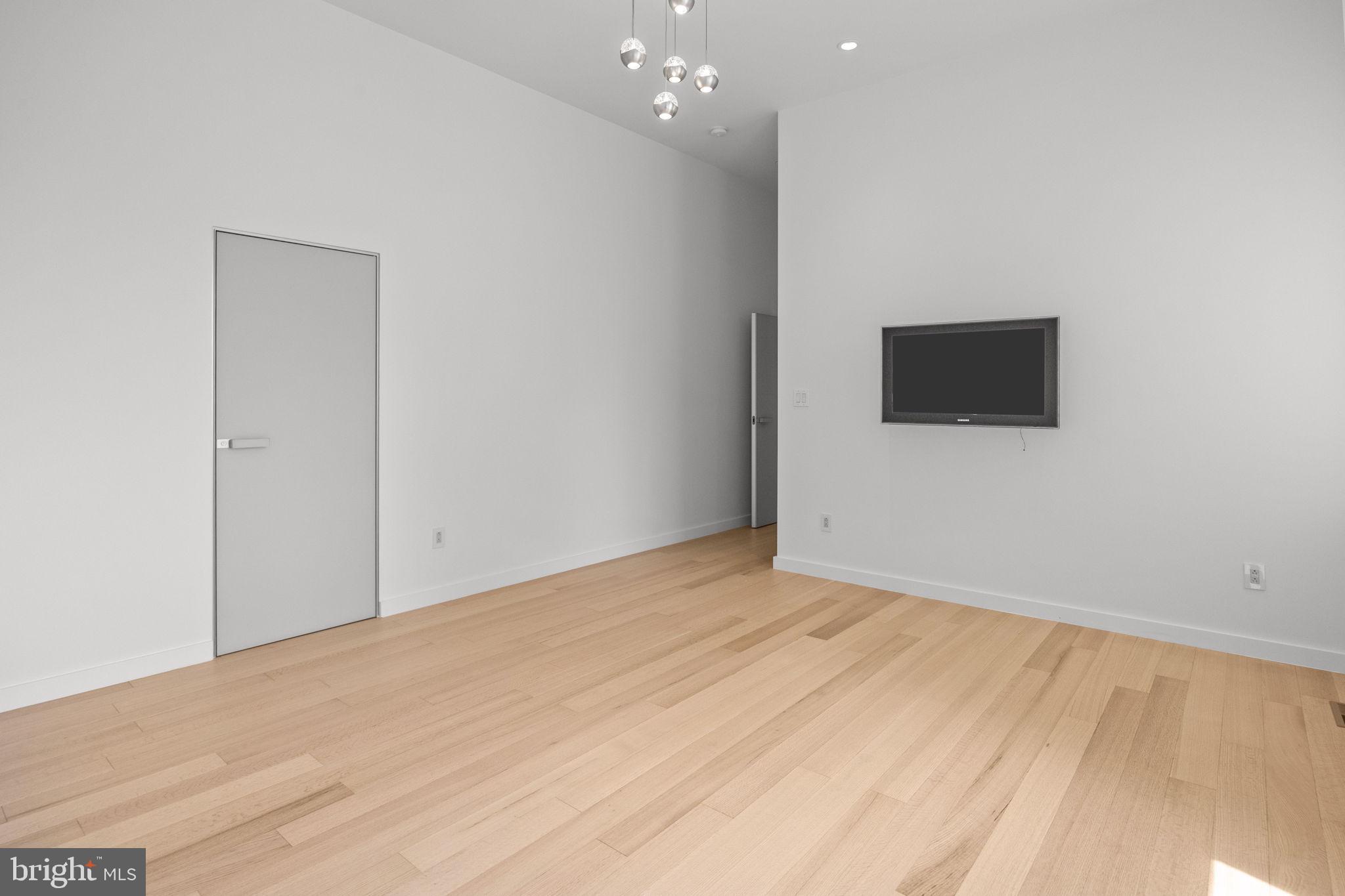 HUNTINGDON VALLEY - Residential