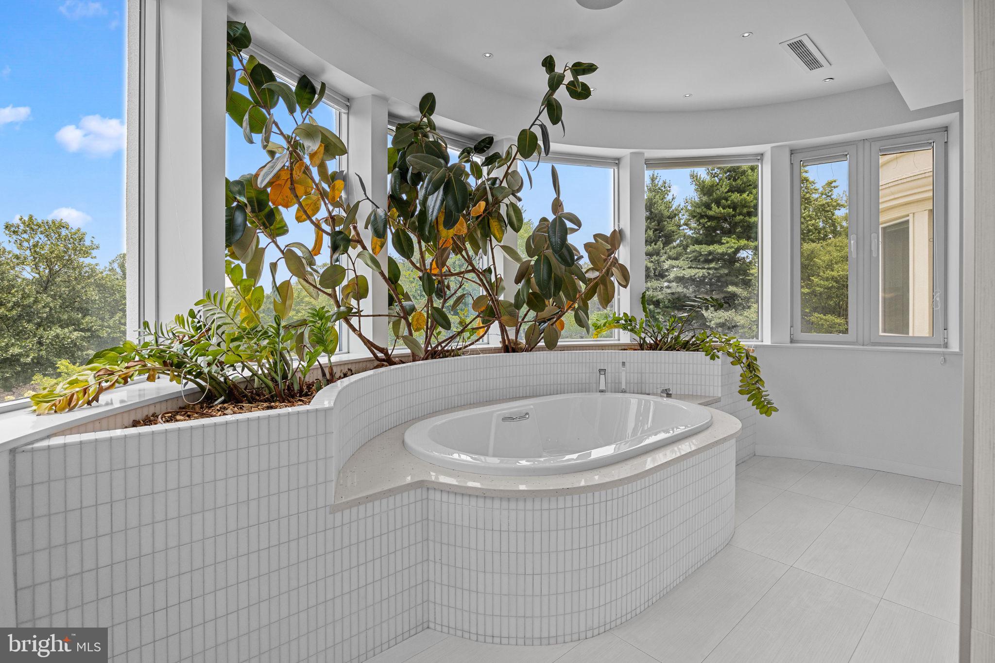 HUNTINGDON VALLEY - Residential