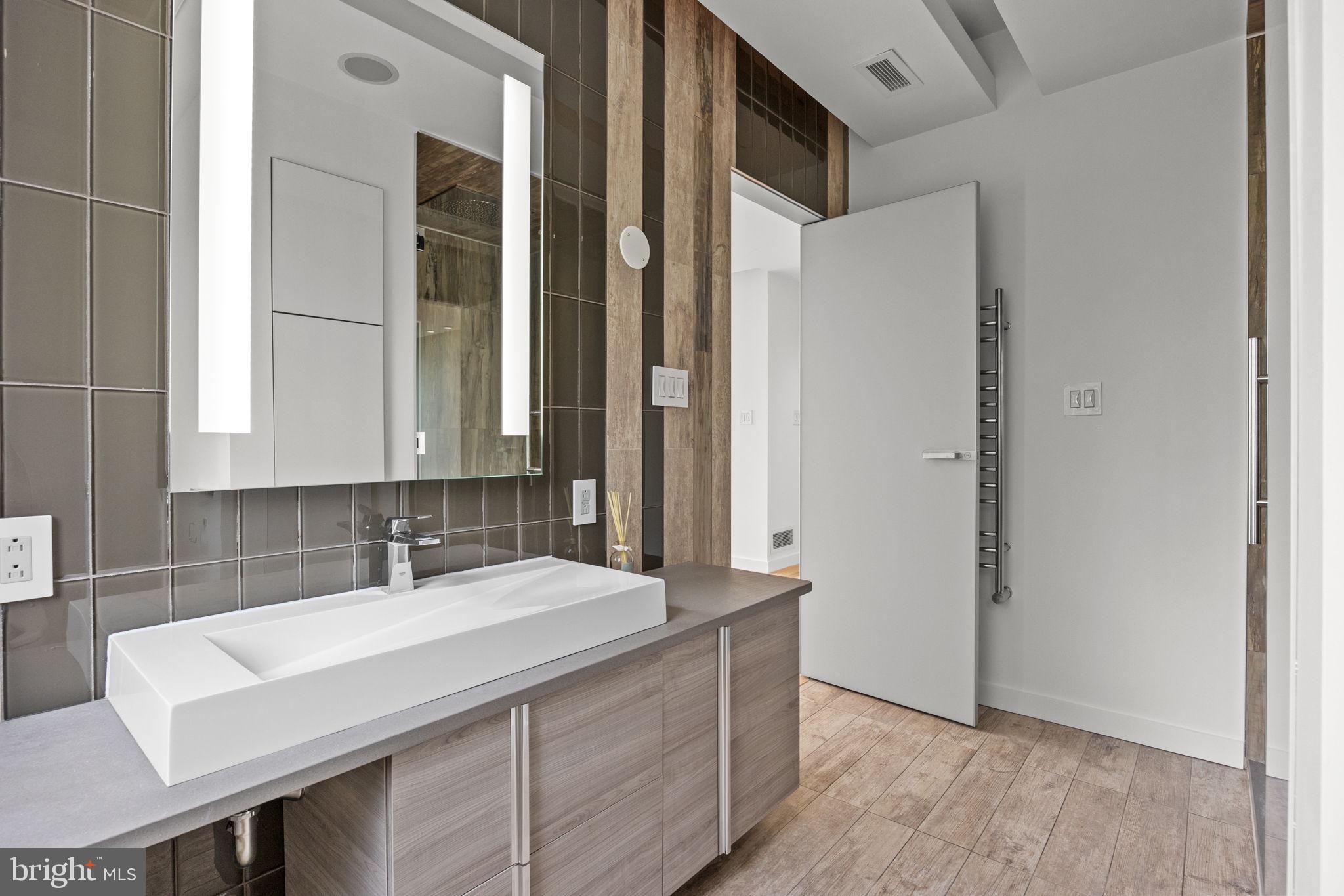 HUNTINGDON VALLEY - Residential