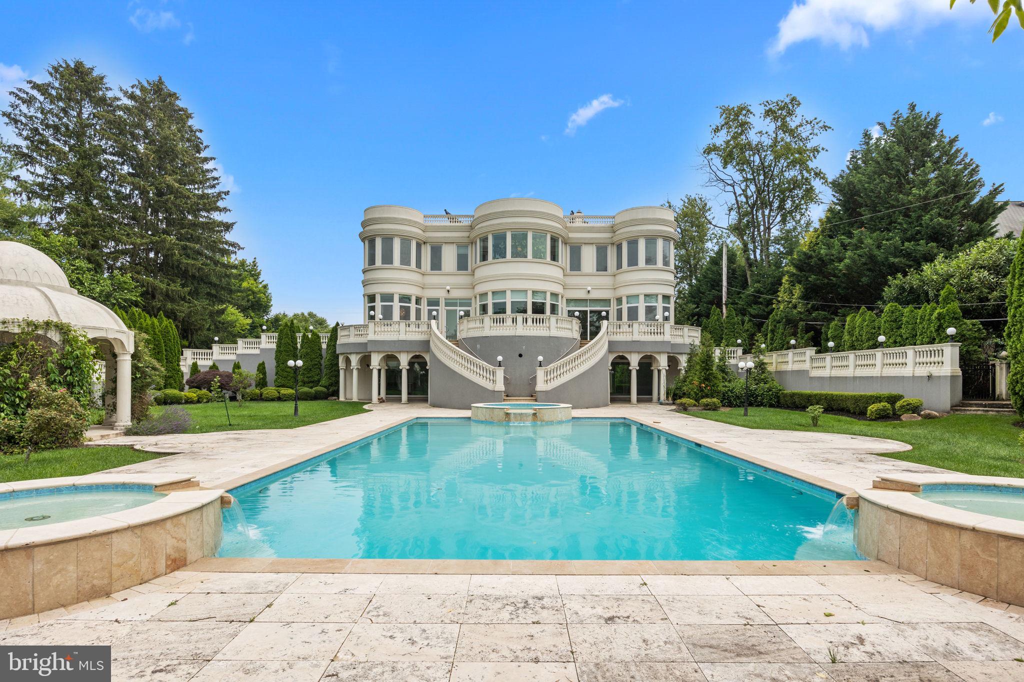 HUNTINGDON VALLEY - Residential