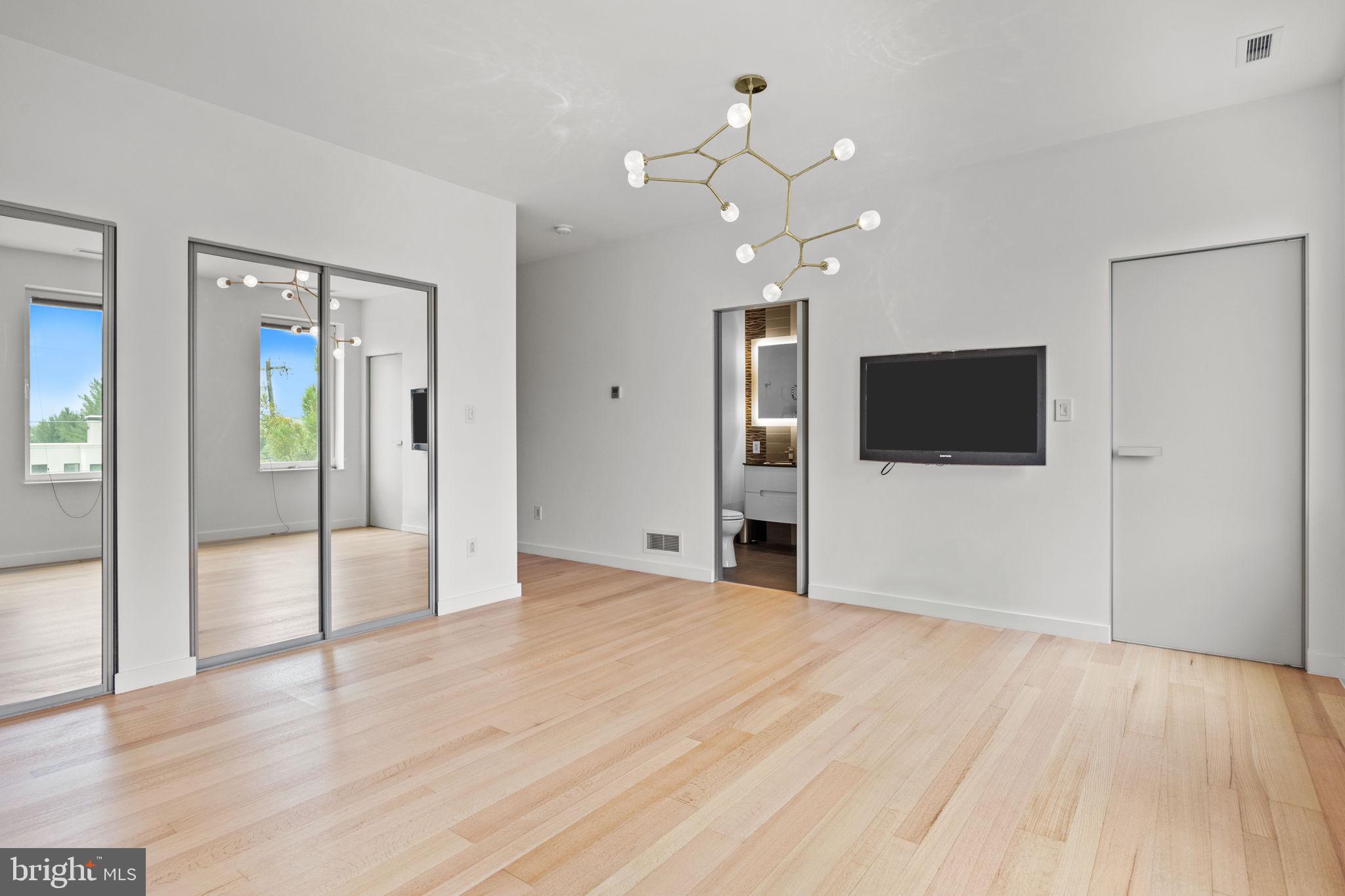 HUNTINGDON VALLEY - Residential