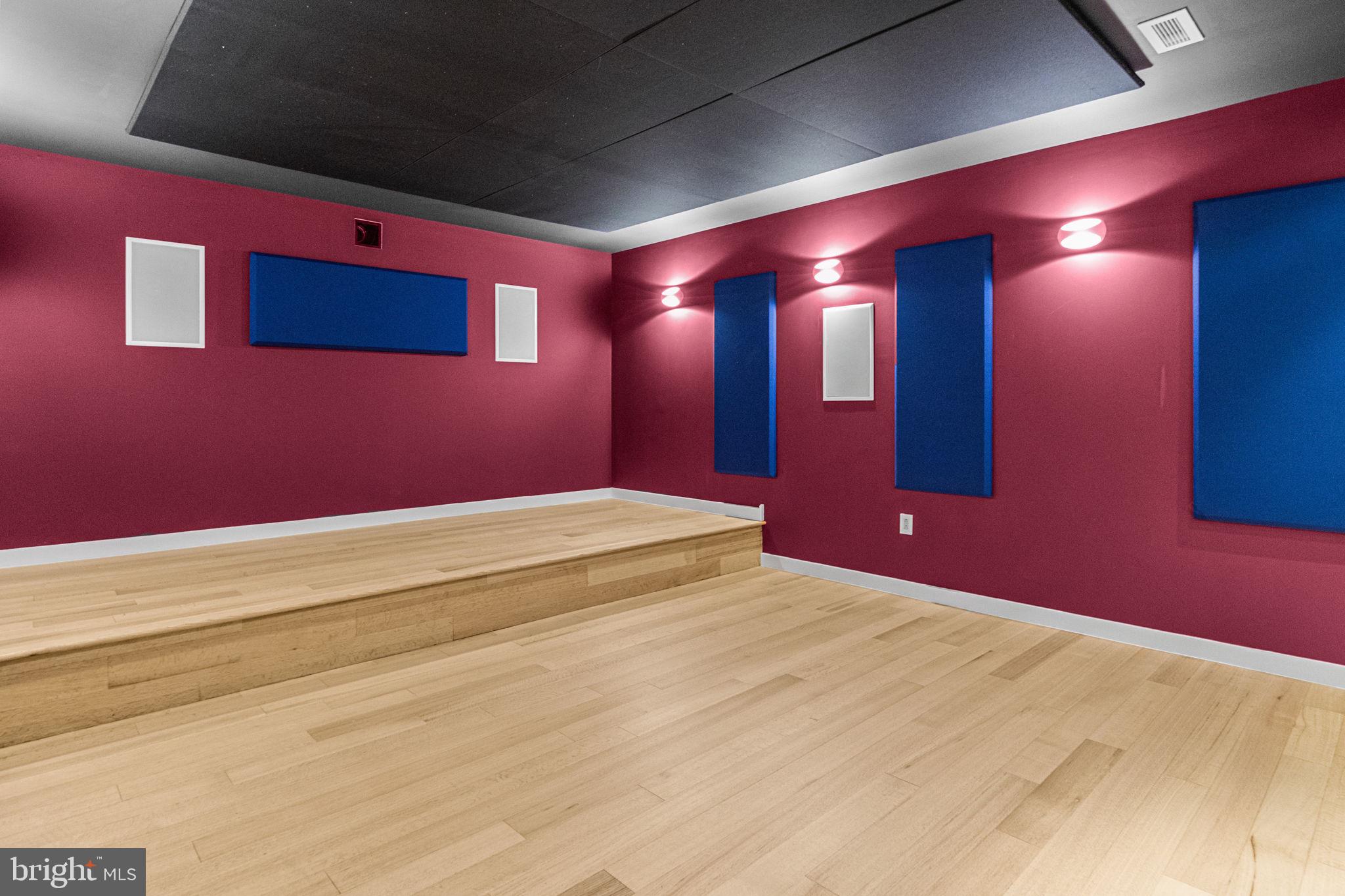 HUNTINGDON VALLEY - Residential