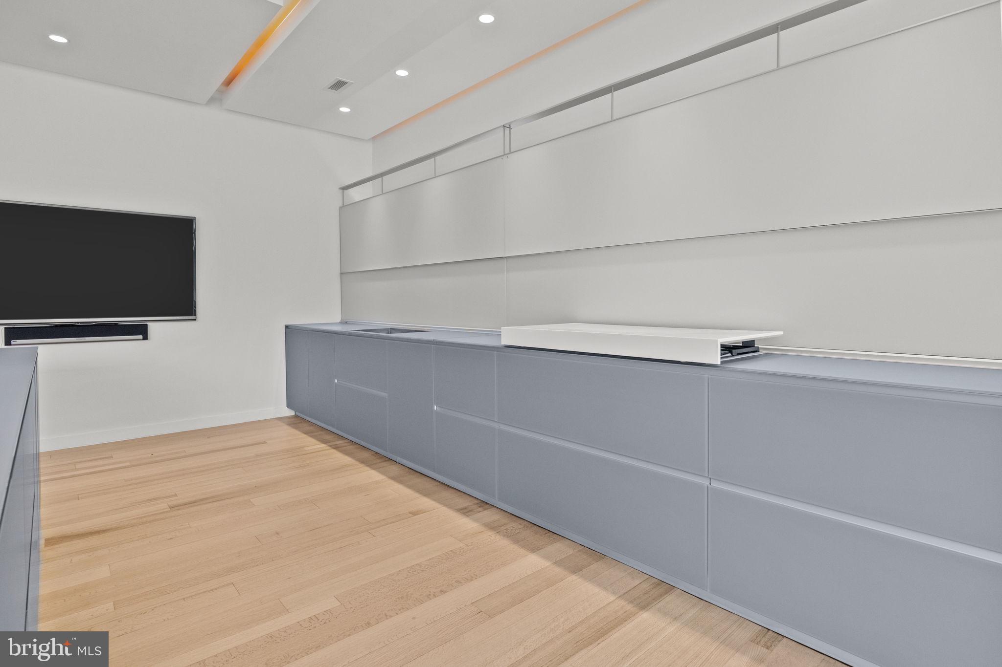 HUNTINGDON VALLEY - Residential